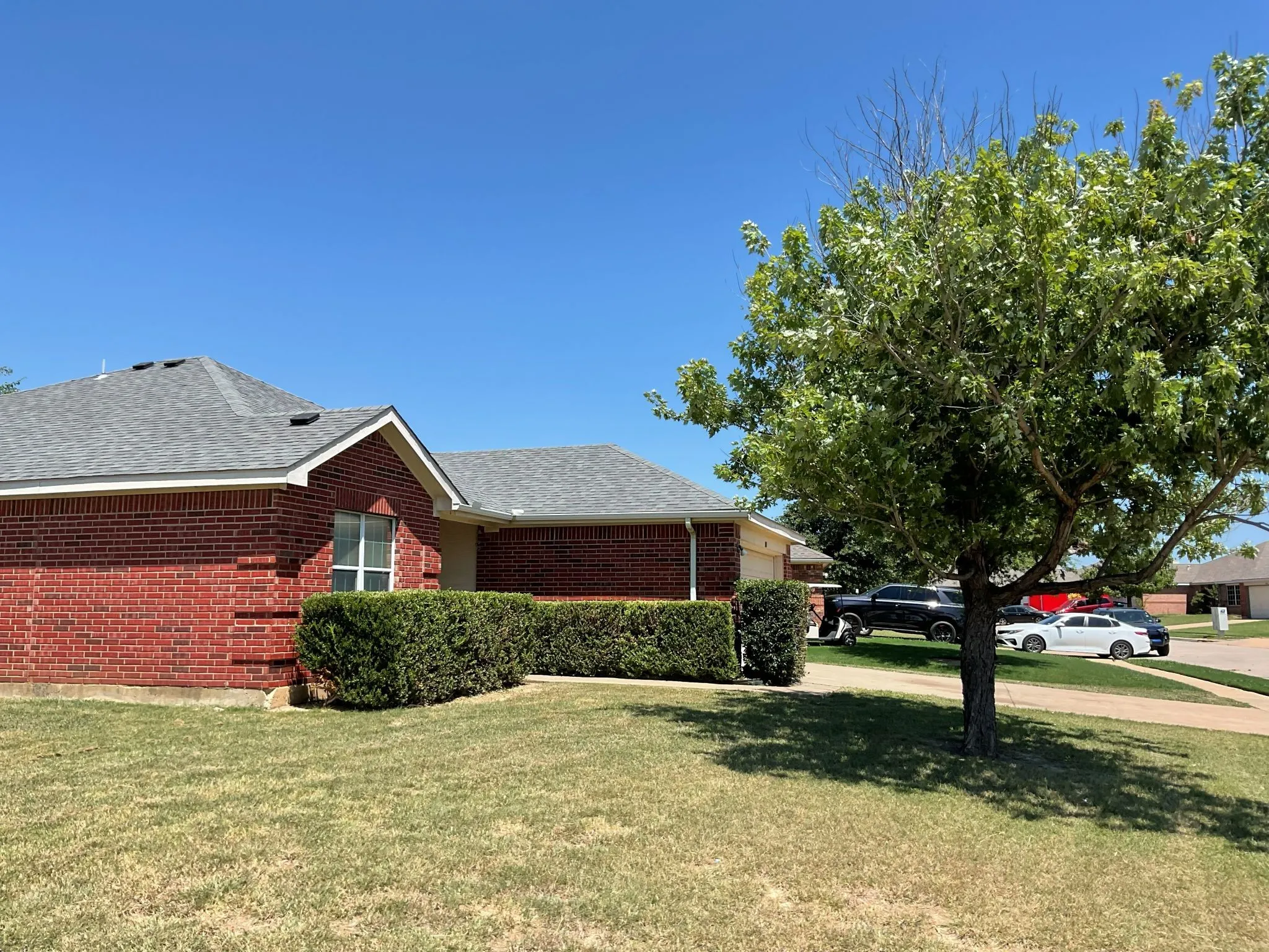 Single Family Residence For Rent in Johnson County , 1001 Stockton Drive, Burleson, Texas 76028, 3 Bedroom, 2 Bathroom, 2 Garage spaces, 1,695 Sqft, built in 2002, mls#21327386, Real Estate Agent in Burleson, Homes For Rent in Johnson county, Homes For Rent in Burleson, Realtor in Burleson Texas, Real Estate Brokerage Independent Realty Texas, Luminita Cordes Realtor