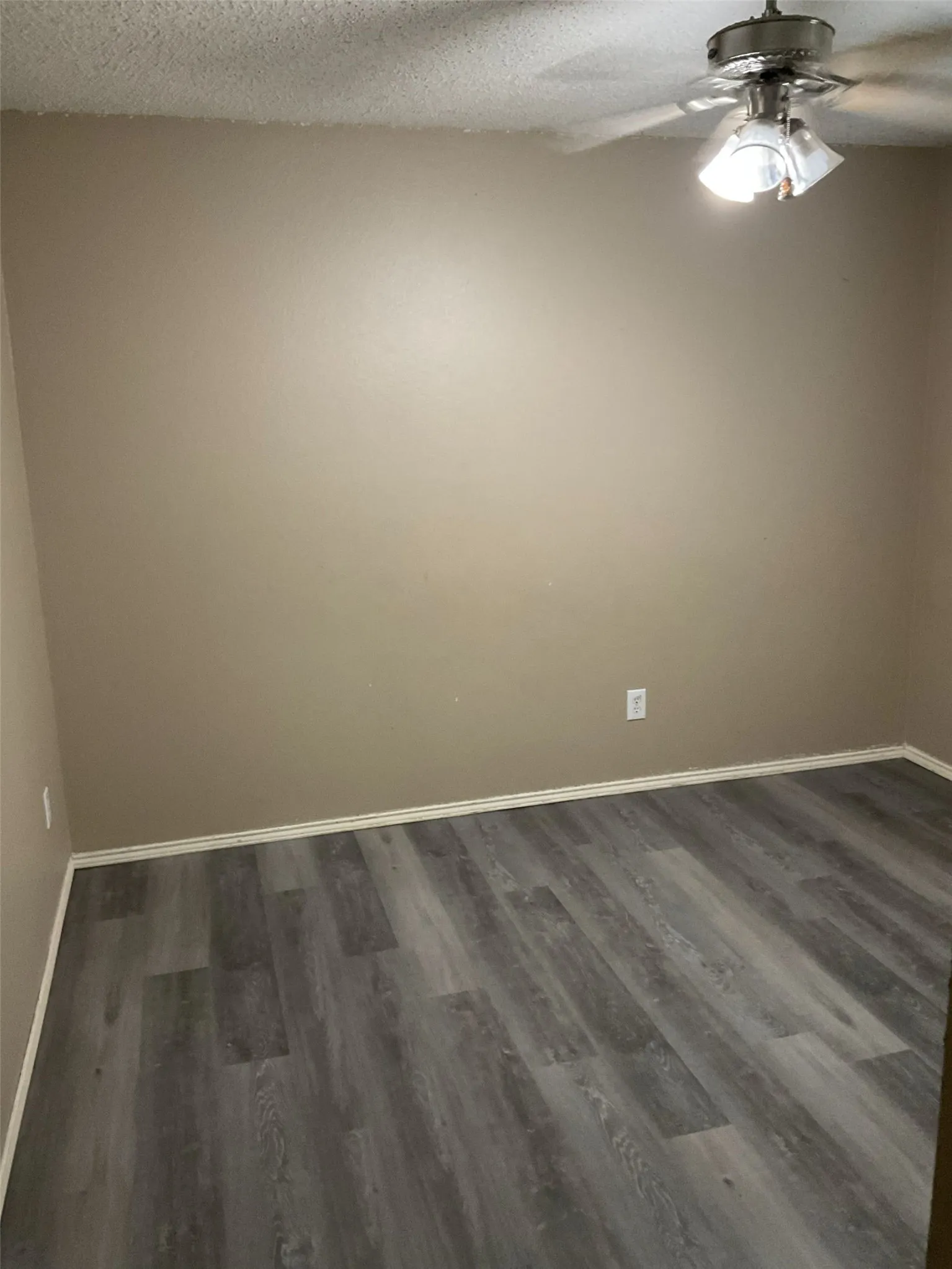 Single Family Residence For Rent in Johnson County , 1001 Stockton Drive, Burleson, Texas 76028, 3 Bedroom, 2 Bathroom, 2 Garage spaces, 1,695 Sqft, built in 2002, mls#21327386, Real Estate Agent in Burleson, Homes For Rent in Johnson county, Homes For Rent in Burleson, Realtor in Burleson Texas, Real Estate Brokerage Independent Realty Texas, Luminita Cordes Realtor