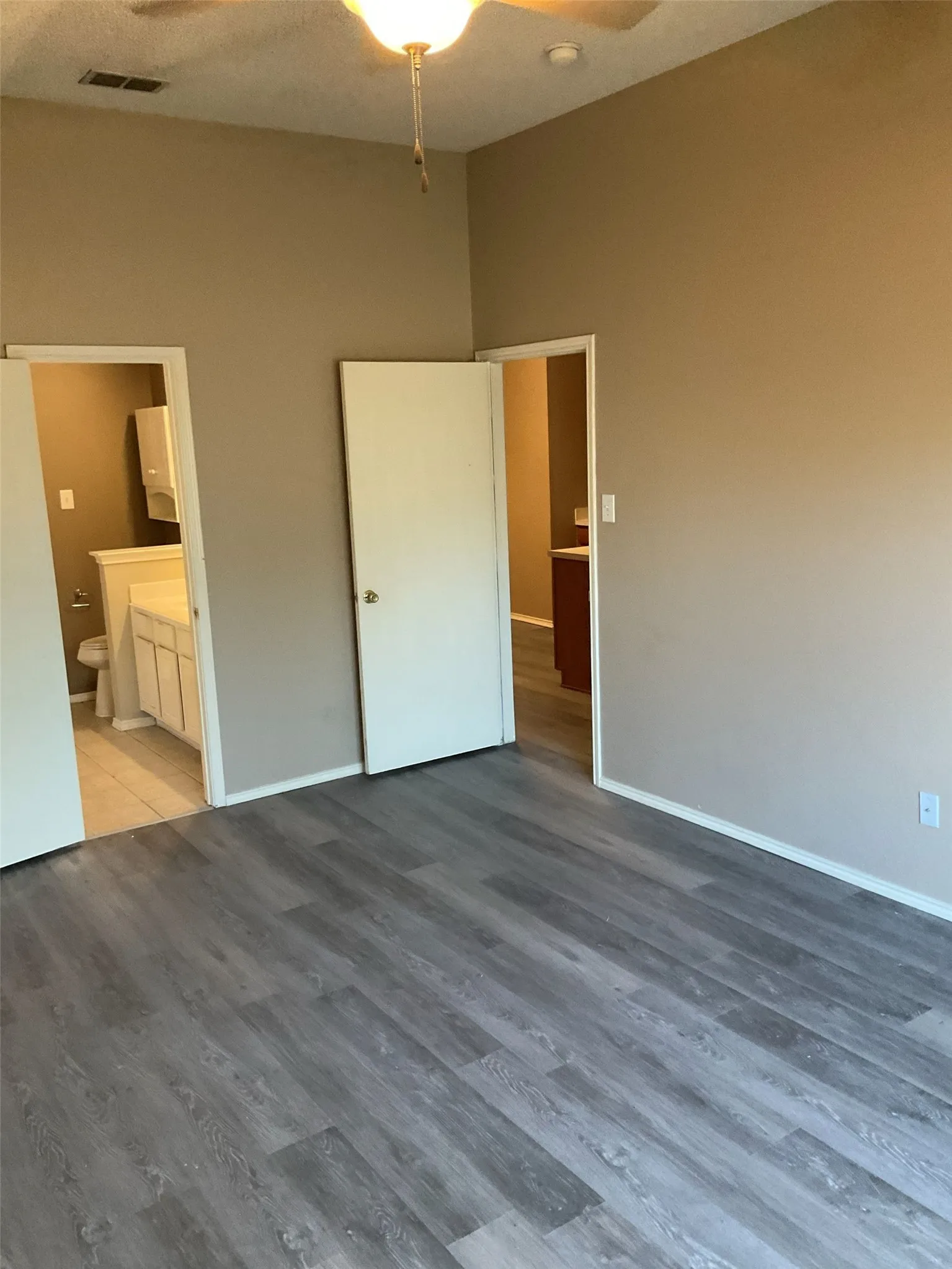 Single Family Residence For Rent in Johnson County , 1001 Stockton Drive, Burleson, Texas 76028, 3 Bedroom, 2 Bathroom, 2 Garage spaces, 1,695 Sqft, built in 2002, mls#21327386, Real Estate Agent in Burleson, Homes For Rent in Johnson county, Homes For Rent in Burleson, Realtor in Burleson Texas, Real Estate Brokerage Independent Realty Texas, Luminita Cordes Realtor