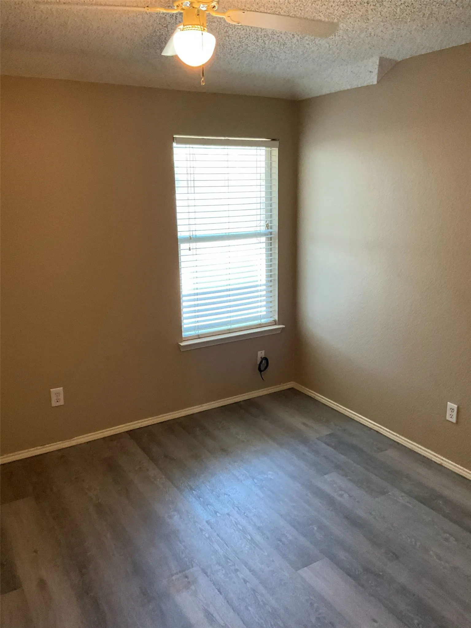 Single Family Residence For Rent in Johnson County , 1001 Stockton Drive, Burleson, Texas 76028, 3 Bedroom, 2 Bathroom, 2 Garage spaces, 1,695 Sqft, built in 2002, mls#21327386, Real Estate Agent in Burleson, Homes For Rent in Johnson county, Homes For Rent in Burleson, Realtor in Burleson Texas, Real Estate Brokerage Independent Realty Texas, Luminita Cordes Realtor