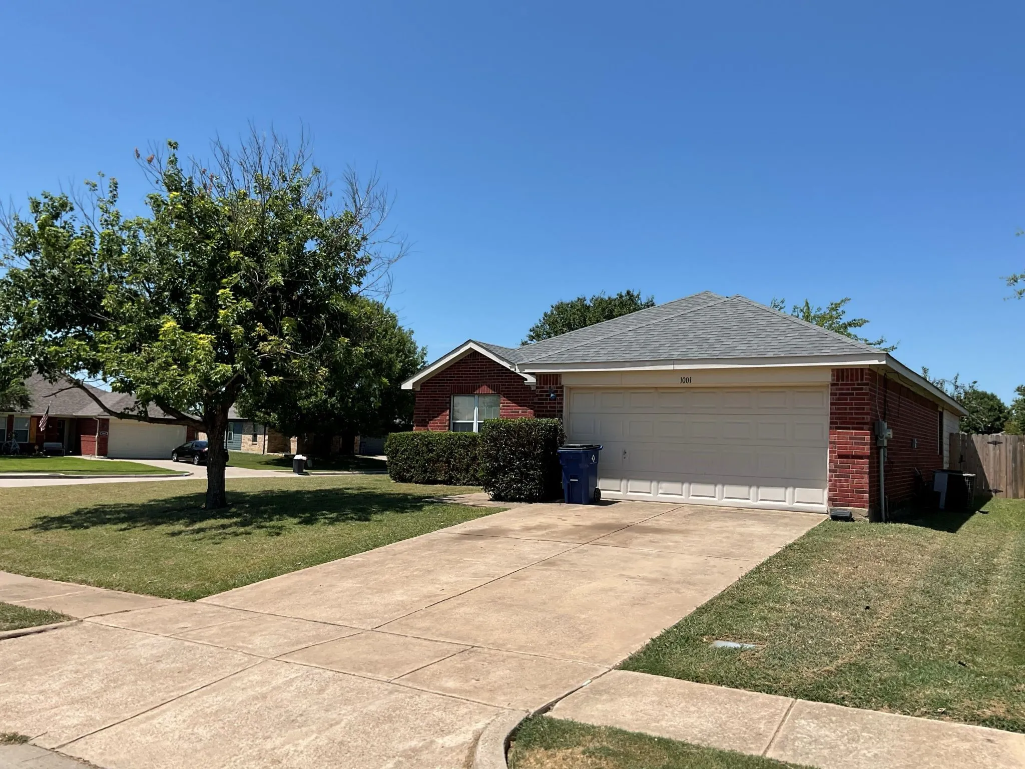 Single Family Residence For Rent in Johnson County , 1001 Stockton Drive, Burleson, Texas 76028, 3 Bedroom, 2 Bathroom, 2 Garage spaces, 1,695 Sqft, built in 2002, mls#21327386, Real Estate Agent in Burleson, Homes For Rent in Johnson county, Homes For Rent in Burleson, Realtor in Burleson Texas, Real Estate Brokerage Independent Realty Texas, Luminita Cordes Realtor