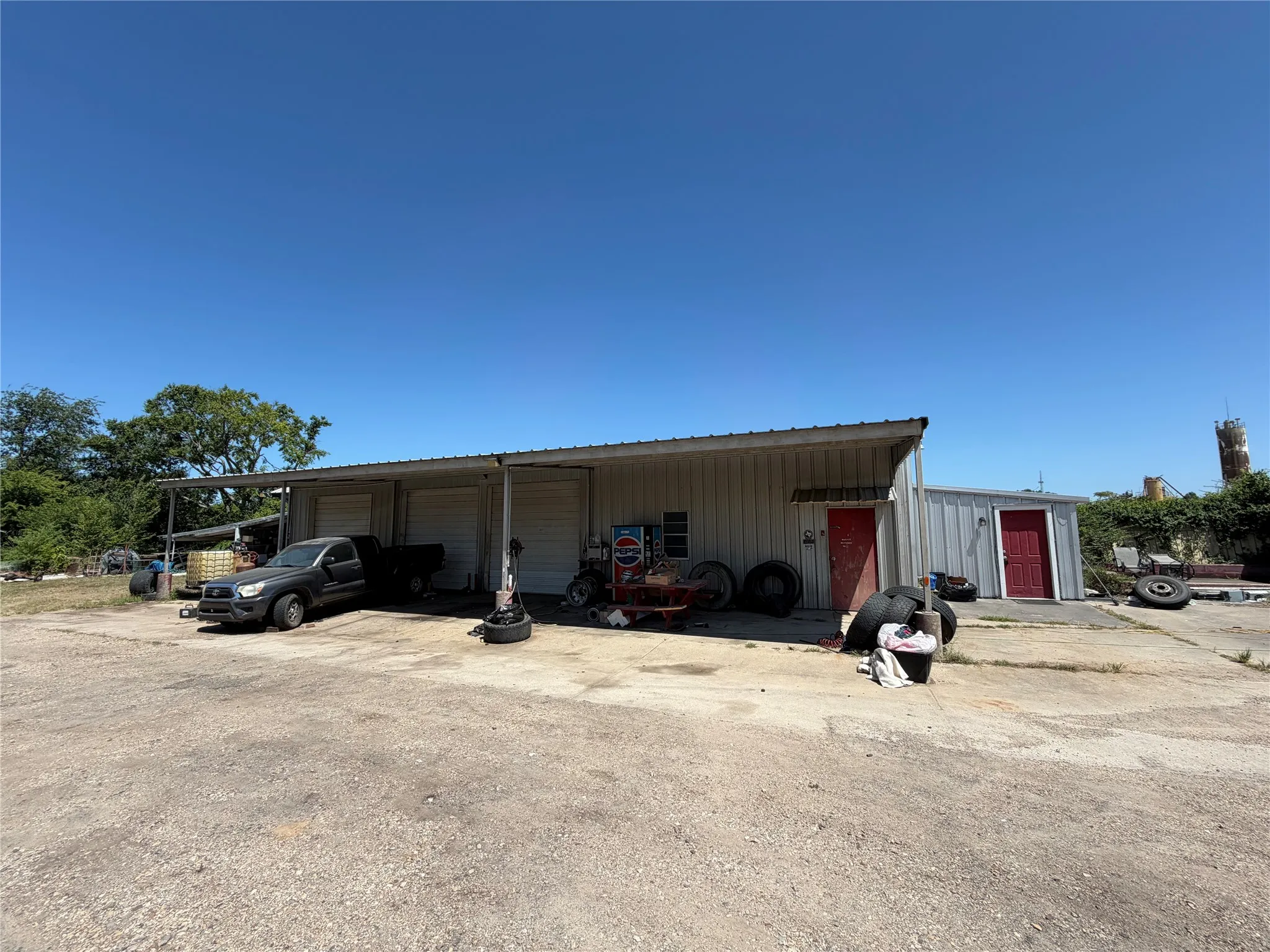 Business For Sale in Hopkins County , 617 N 7th Street, Sulphur Springs, Texas 77520, 0, 0, Garage spaces, 2,390 Sqft, built in 1960, mls#21340727, Real Estate Agent in Sulphur Springs, Homes For Sale in Hopkins county, Homes For Sale in Sulphur Springs, Realtor in Sulphur Springs Texas, Real Estate Brokerage Independent Realty Texas, Luminita Cordes Realtor