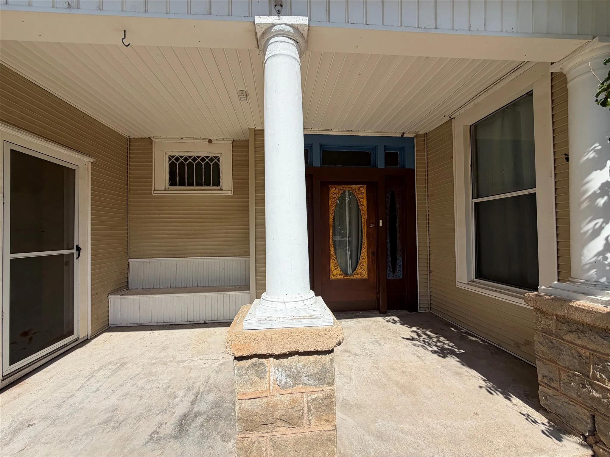 Single Family Residence For Sale in Throckmorton County , 301 N Pettit, Throckmorton, Texas 76483, 4 Bedroom, 2 Bathroom, Garage spaces, 1,888 Sqft, built in 1900, Price $75,000, mls#21342774, Real Estate Agent in Throckmorton, Homes For Sale in Throckmorton county, Homes For Sale in Throckmorton, Realtor in Throckmorton Texas, Real Estate Brokerage Independent Realty Texas, Luminita Cordes Realtor