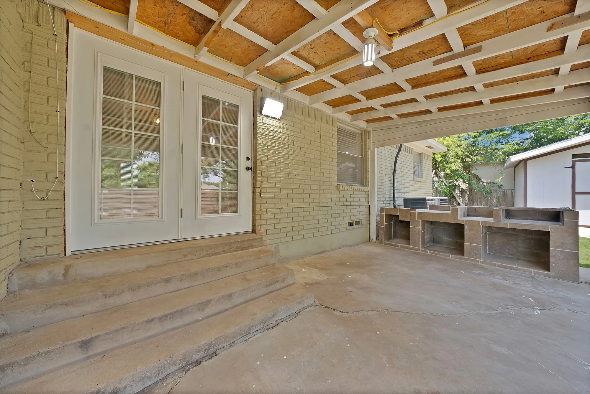 Single Family Residence For Sale in Dallas County , 8533 Blossom Lane, Dallas, Texas 75227, 4 Bedroom, 2 Bathroom, 2 Garage spaces, 1,460 Sqft, built in 1962, mls#21342821, Real Estate Agent in Dallas, Homes For Sale in Dallas county, Homes For Sale in Dallas, Realtor in Dallas Texas, Real Estate Brokerage Independent Realty Texas, Luminita Cordes Realtor