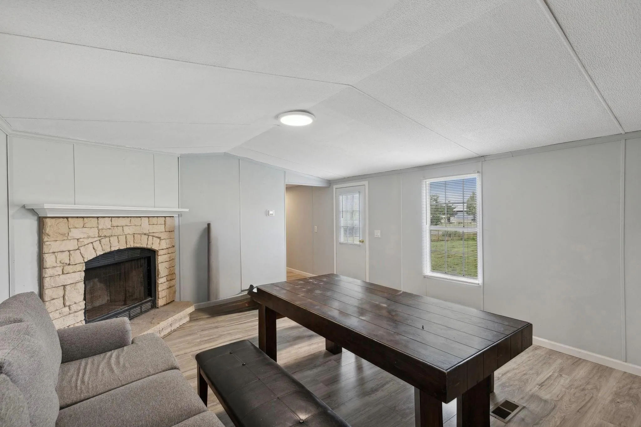 Mobile Home For Rent in Hunt County , 1946 County Road 2290, Quinlan, Texas 75474, 3 Bedroom, 2 Bathroom, Garage spaces, 1,216 Sqft, built in 2008, mls#21342847, Real Estate Agent in Quinlan, Homes For Rent in Hunt county, Homes For Rent in Quinlan, Realtor in Quinlan Texas, Real Estate Brokerage Independent Realty Texas, Luminita Cordes Realtor