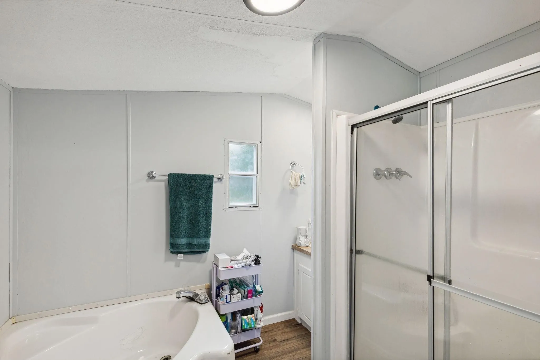 Mobile Home For Rent in Hunt County , 1946 County Road 2290, Quinlan, Texas 75474, 3 Bedroom, 2 Bathroom, Garage spaces, 1,216 Sqft, built in 2008, mls#21342847, Real Estate Agent in Quinlan, Homes For Rent in Hunt county, Homes For Rent in Quinlan, Realtor in Quinlan Texas, Real Estate Brokerage Independent Realty Texas, Luminita Cordes Realtor