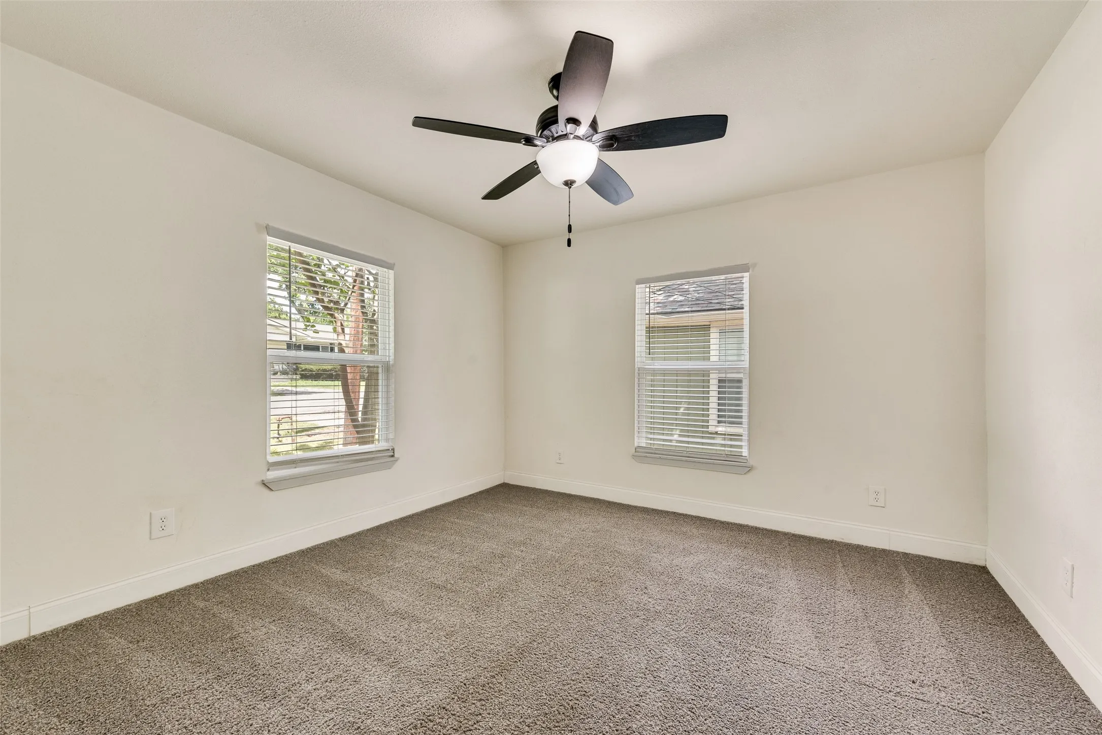Single Family Residence For Sale in Kaufman County , 105 Weaver Street, Forney, Texas 75126, 3 Bedroom, 1 Bathroom, 1 Garage spaces, 1,000 Sqft, built in 1900, mls#21342716, Real Estate Agent in Forney, Homes For Sale in Kaufman county, Homes For Sale in Forney, Realtor in Forney Texas, Real Estate Brokerage Independent Realty Texas, Luminita Cordes Realtor