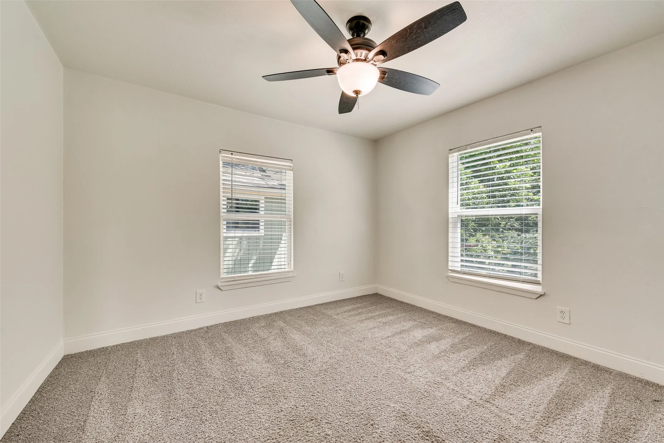 Single Family Residence For Sale in Kaufman County , 105 Weaver Street, Forney, Texas 75126, 3 Bedroom, 1 Bathroom, 1 Garage spaces, 1,000 Sqft, built in 1900, mls#21342716, Real Estate Agent in Forney, Homes For Sale in Kaufman county, Homes For Sale in Forney, Realtor in Forney Texas, Real Estate Brokerage Independent Realty Texas, Luminita Cordes Realtor
