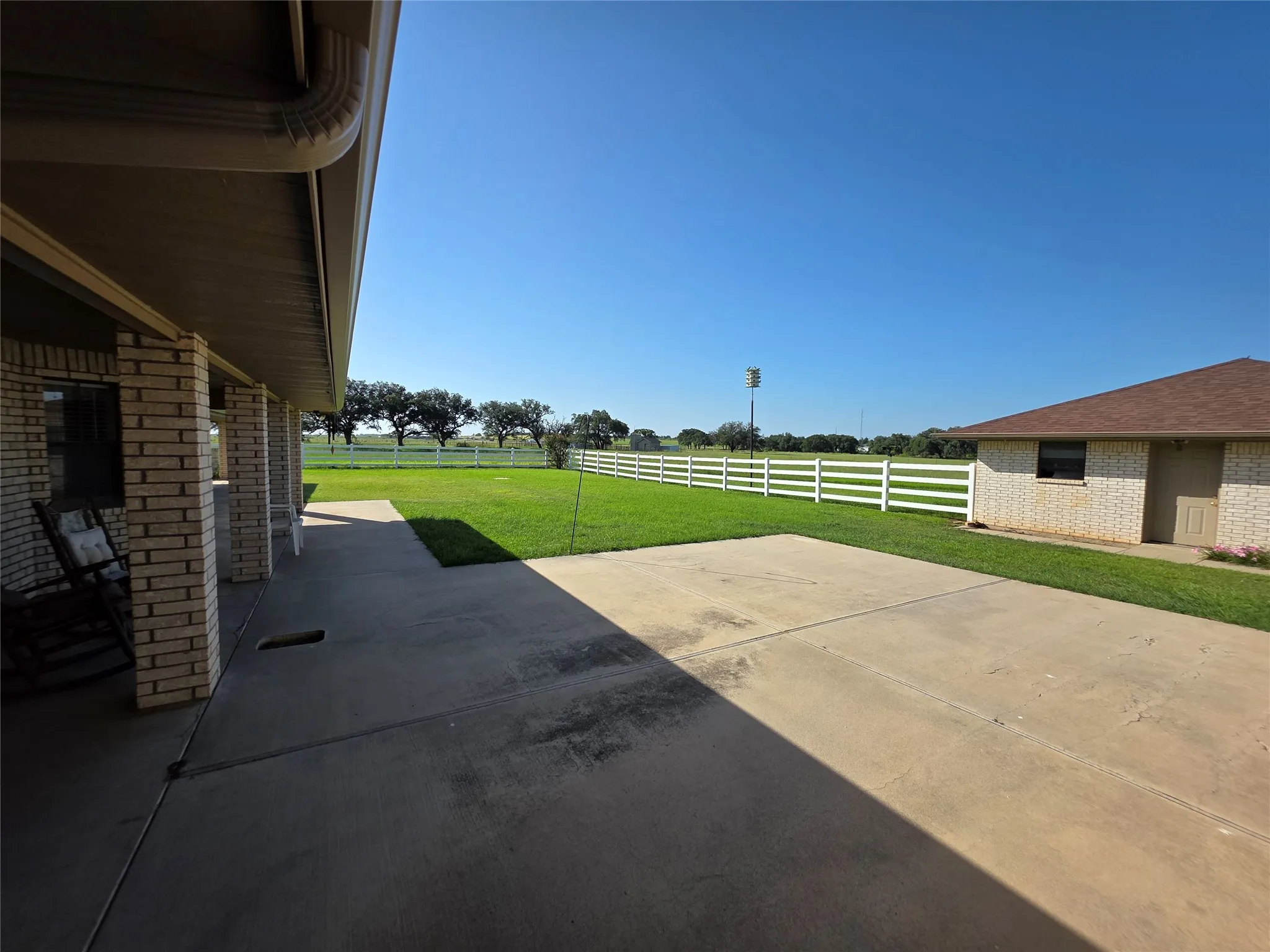 Single Family Residence For Sale in Brown County , 2195 Fm-585, Bangs, Texas 76823, 3 Bedroom, 4 Bathroom, 3 Garage spaces, 2,979 Sqft, built in 1999, Price $749,850, mls#21342829, Real Estate Agent in Bangs, Homes For Sale in Brown county, Homes For Sale in Bangs, Realtor in Bangs Texas, Real Estate Brokerage Independent Realty Texas, Luminita Cordes Realtor