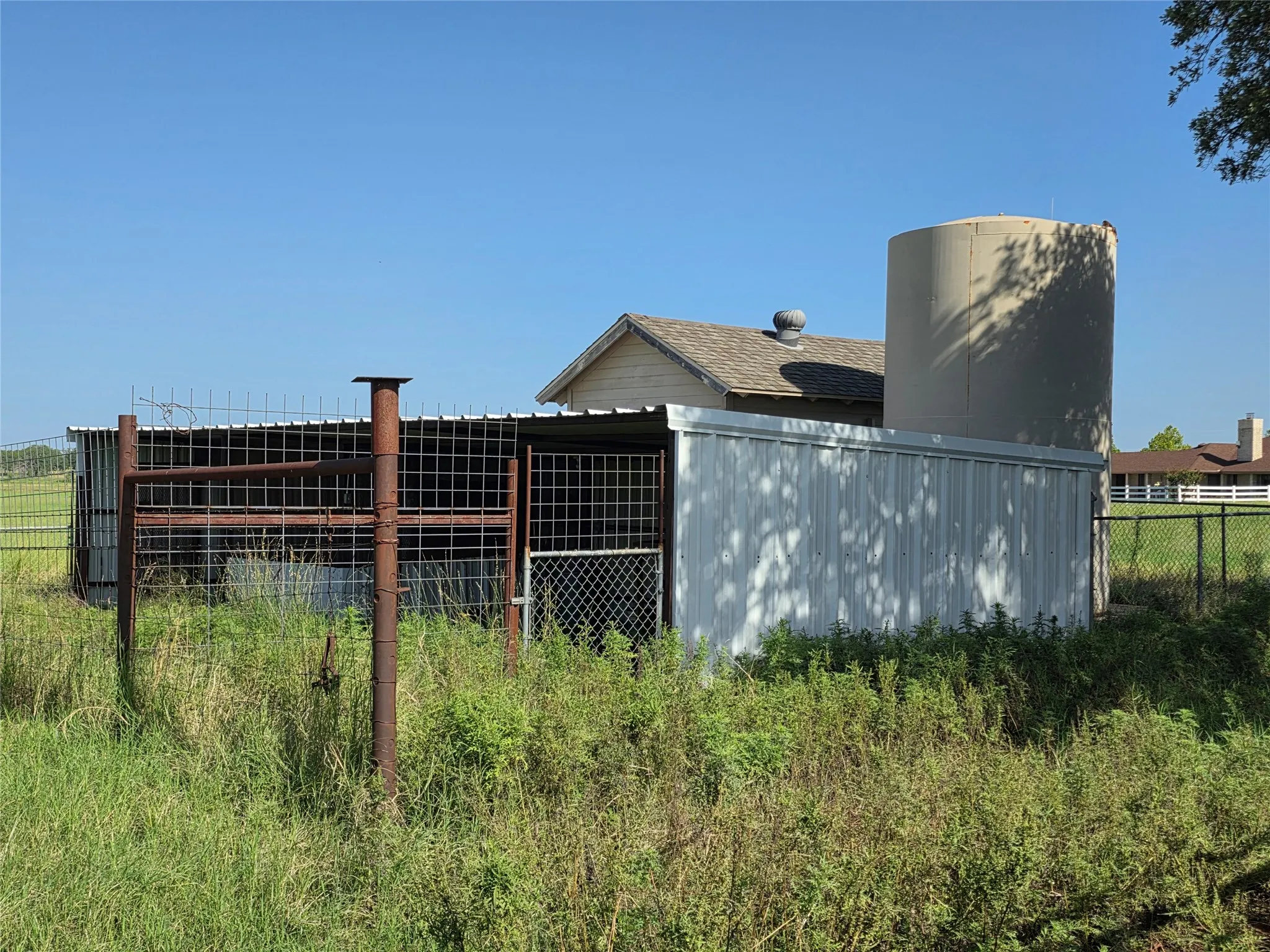 Single Family Residence For Sale in Brown County , 2195 Fm-585, Bangs, Texas 76823, 3 Bedroom, 4 Bathroom, 3 Garage spaces, 2,979 Sqft, built in 1999, Price $749,850, mls#21342829, Real Estate Agent in Bangs, Homes For Sale in Brown county, Homes For Sale in Bangs, Realtor in Bangs Texas, Real Estate Brokerage Independent Realty Texas, Luminita Cordes Realtor
