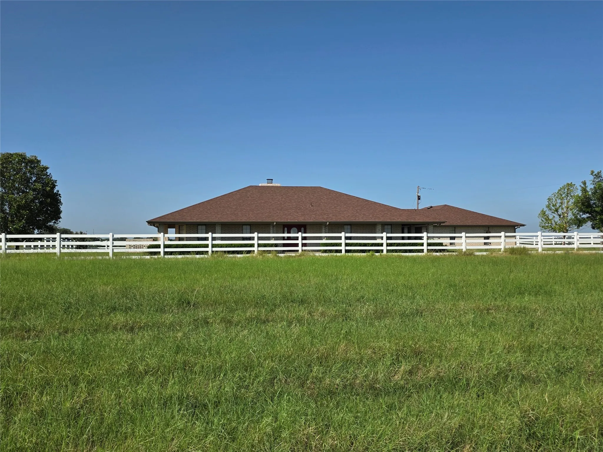 Single Family Residence For Sale in Brown County , 2195 Fm-585, Bangs, Texas 76823, 3 Bedroom, 4 Bathroom, 3 Garage spaces, 2,979 Sqft, built in 1999, Price $749,850, mls#21342829, Real Estate Agent in Bangs, Homes For Sale in Brown county, Homes For Sale in Bangs, Realtor in Bangs Texas, Real Estate Brokerage Independent Realty Texas, Luminita Cordes Realtor