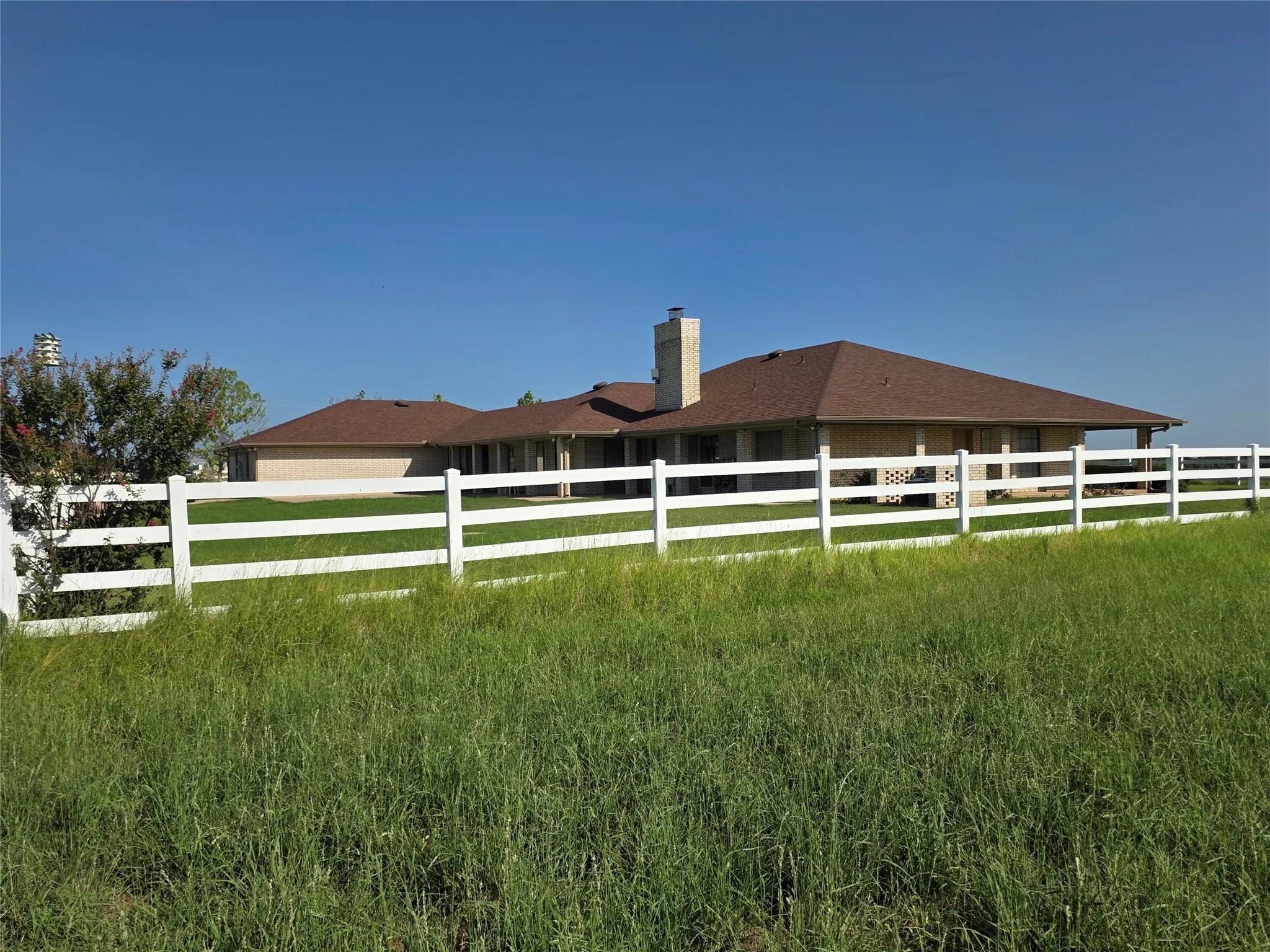 Single Family Residence For Sale in Brown County , 2195 Fm-585, Bangs, Texas 76823, 3 Bedroom, 4 Bathroom, 3 Garage spaces, 2,979 Sqft, built in 1999, Price $749,850, mls#21342829, Real Estate Agent in Bangs, Homes For Sale in Brown county, Homes For Sale in Bangs, Realtor in Bangs Texas, Real Estate Brokerage Independent Realty Texas, Luminita Cordes Realtor