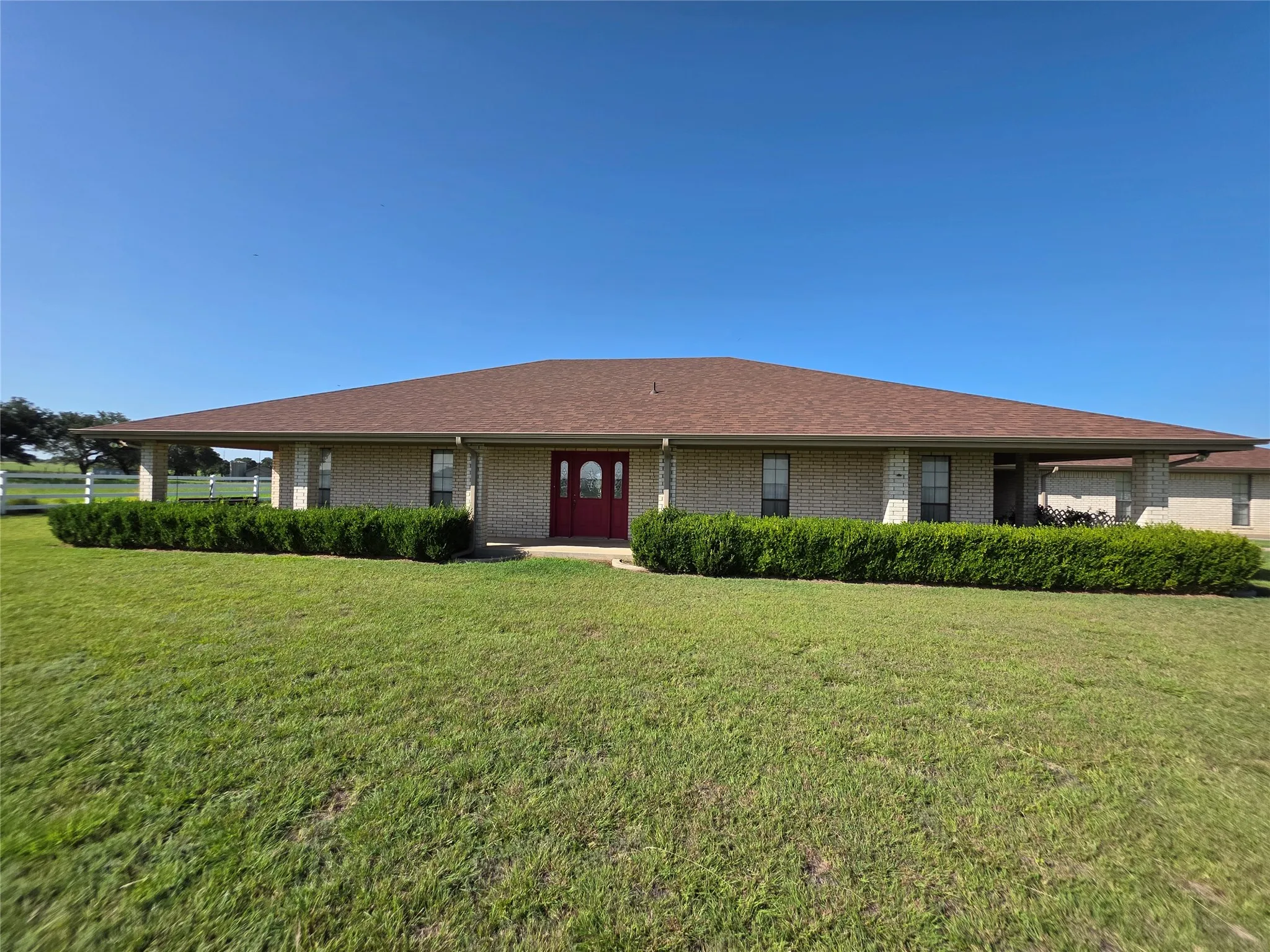 Single Family Residence For Sale in Brown County , 2195 Fm-585, Bangs, Texas 76823, 3 Bedroom, 4 Bathroom, 3 Garage spaces, 2,979 Sqft, built in 1999, Price $749,850, mls#21342829, Real Estate Agent in Bangs, Homes For Sale in Brown county, Homes For Sale in Bangs, Realtor in Bangs Texas, Real Estate Brokerage Independent Realty Texas, Luminita Cordes Realtor