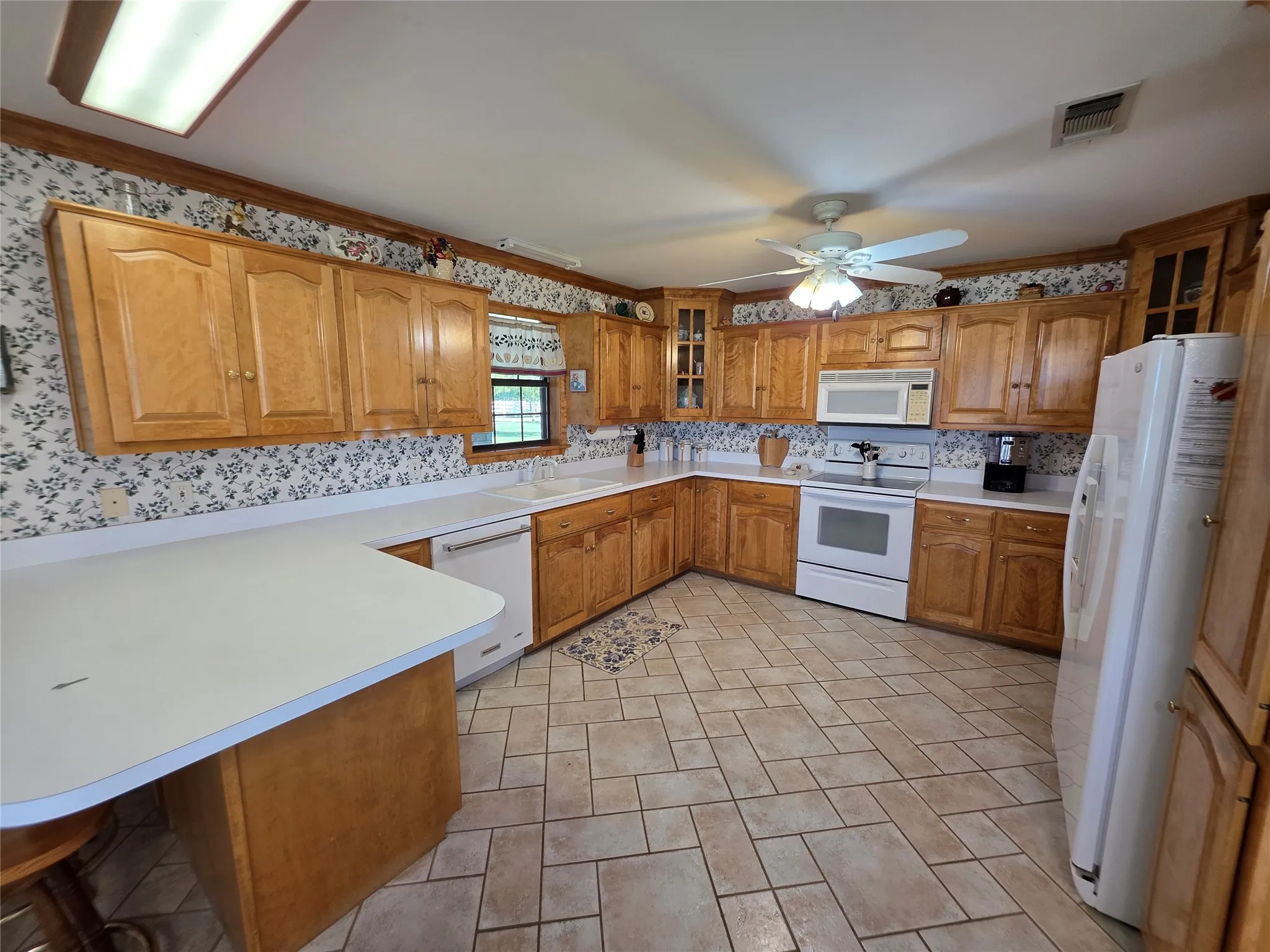 Single Family Residence For Sale in Brown County , 2195 Fm-585, Bangs, Texas 76823, 3 Bedroom, 4 Bathroom, 3 Garage spaces, 2,979 Sqft, built in 1999, Price $749,850, mls#21342829, Real Estate Agent in Bangs, Homes For Sale in Brown county, Homes For Sale in Bangs, Realtor in Bangs Texas, Real Estate Brokerage Independent Realty Texas, Luminita Cordes Realtor