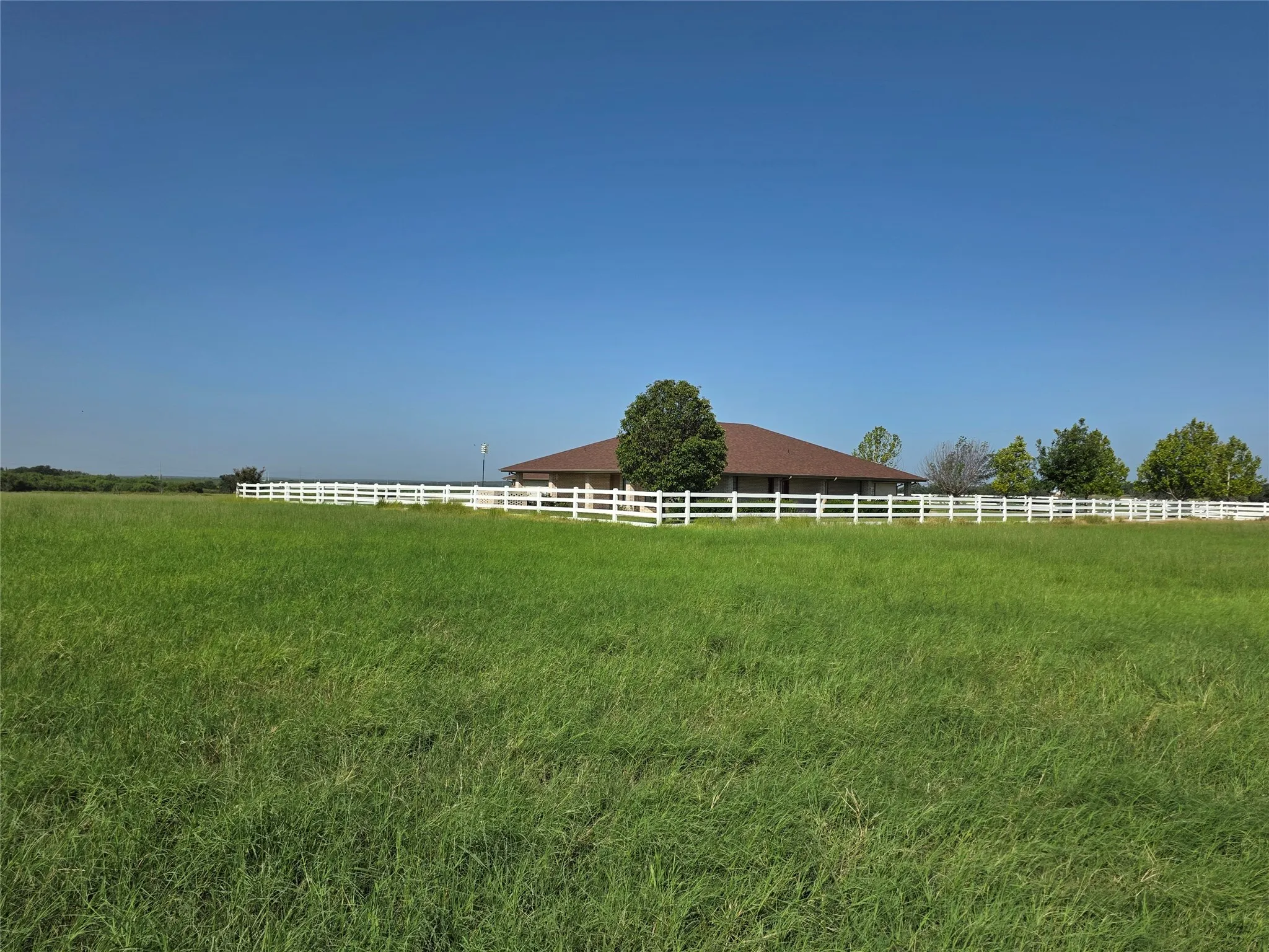 Single Family Residence For Sale in Brown County , 2195 Fm-585, Bangs, Texas 76823, 3 Bedroom, 4 Bathroom, 3 Garage spaces, 2,979 Sqft, built in 1999, Price $749,850, mls#21342829, Real Estate Agent in Bangs, Homes For Sale in Brown county, Homes For Sale in Bangs, Realtor in Bangs Texas, Real Estate Brokerage Independent Realty Texas, Luminita Cordes Realtor