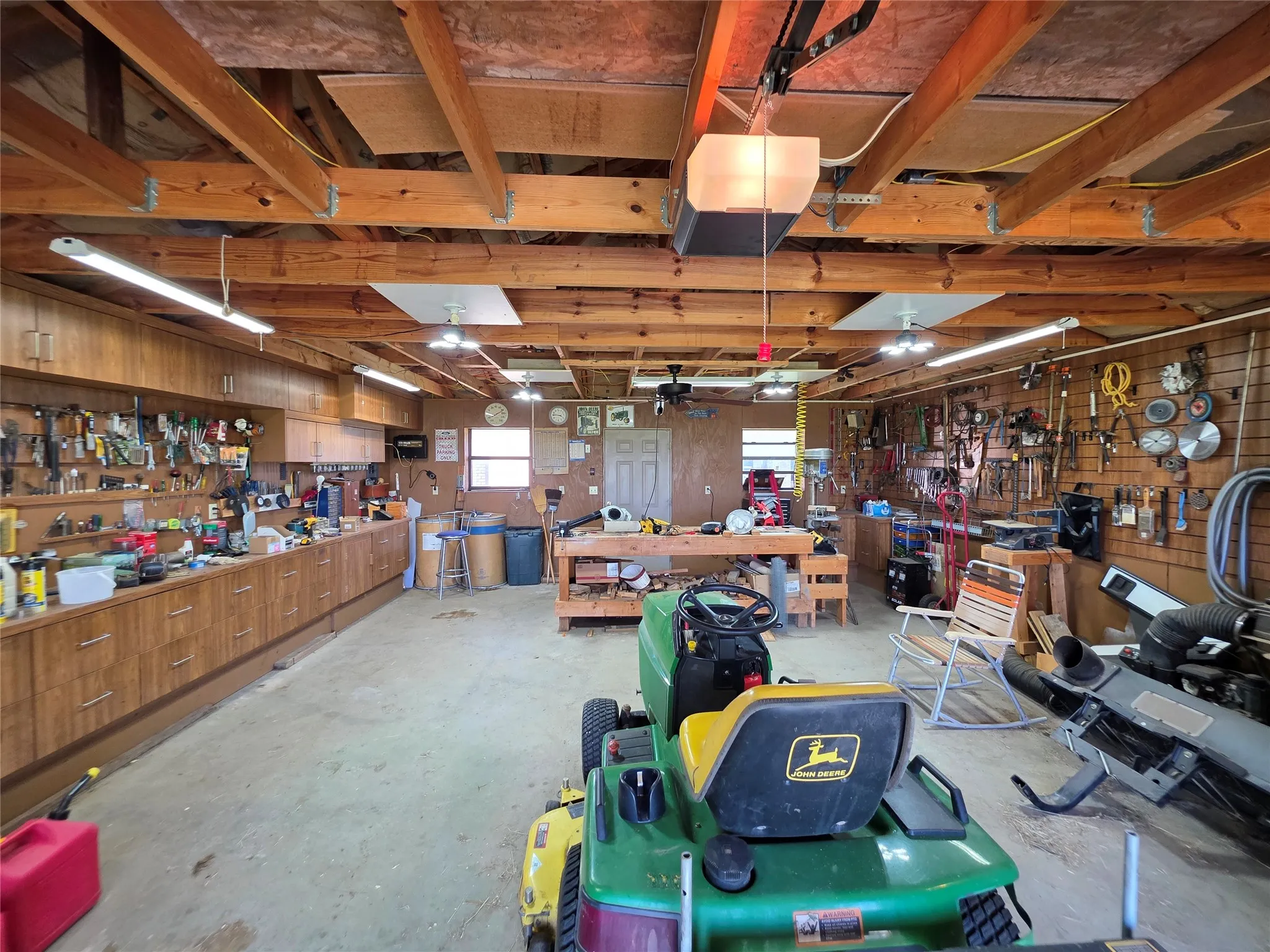 Single Family Residence For Sale in Brown County , 2195 Fm-585, Bangs, Texas 76823, 3 Bedroom, 4 Bathroom, 3 Garage spaces, 2,979 Sqft, built in 1999, Price $749,850, mls#21342829, Real Estate Agent in Bangs, Homes For Sale in Brown county, Homes For Sale in Bangs, Realtor in Bangs Texas, Real Estate Brokerage Independent Realty Texas, Luminita Cordes Realtor
