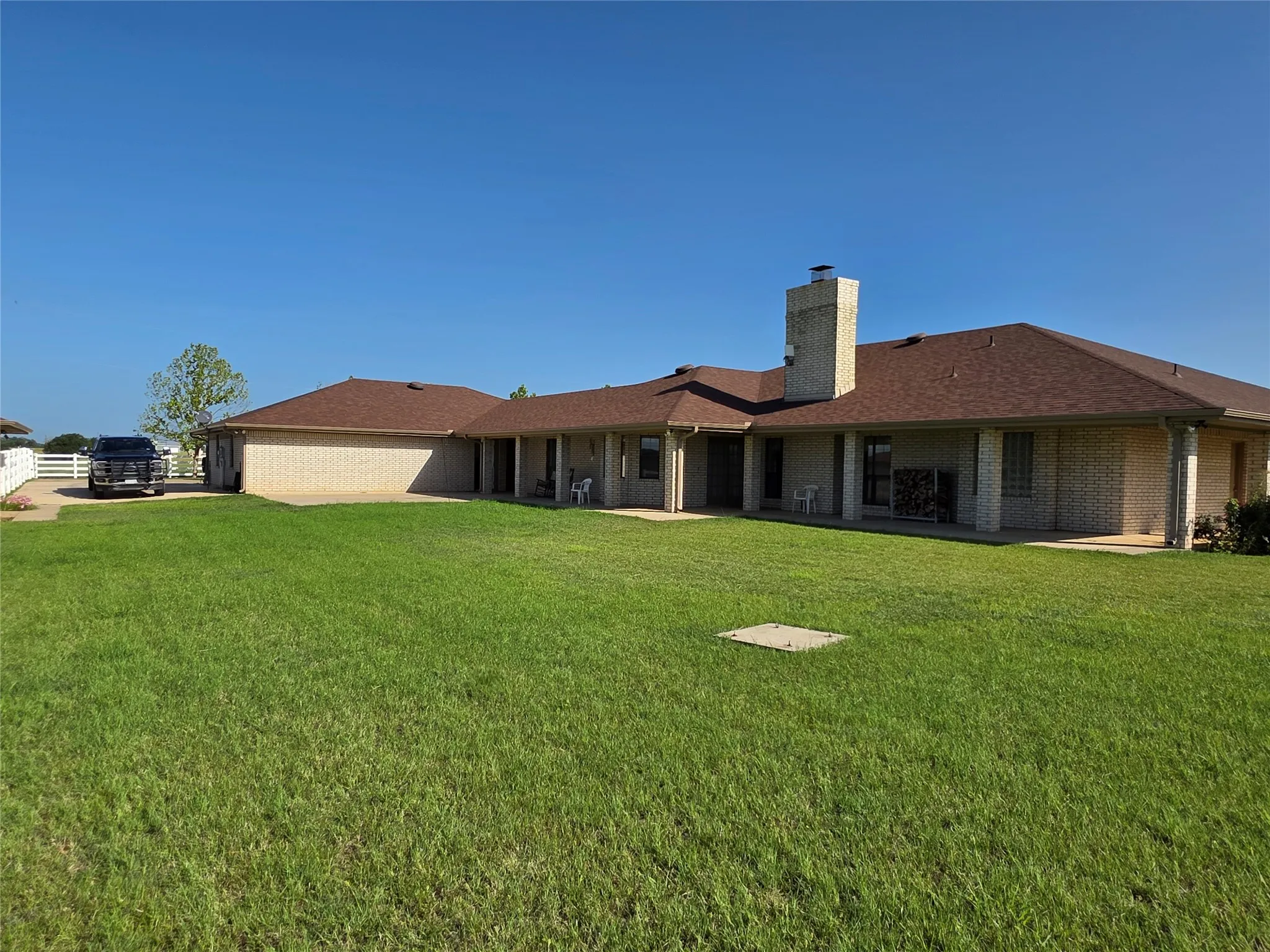 Single Family Residence For Sale in Brown County , 2195 Fm-585, Bangs, Texas 76823, 3 Bedroom, 4 Bathroom, 3 Garage spaces, 2,979 Sqft, built in 1999, Price $749,850, mls#21342829, Real Estate Agent in Bangs, Homes For Sale in Brown county, Homes For Sale in Bangs, Realtor in Bangs Texas, Real Estate Brokerage Independent Realty Texas, Luminita Cordes Realtor