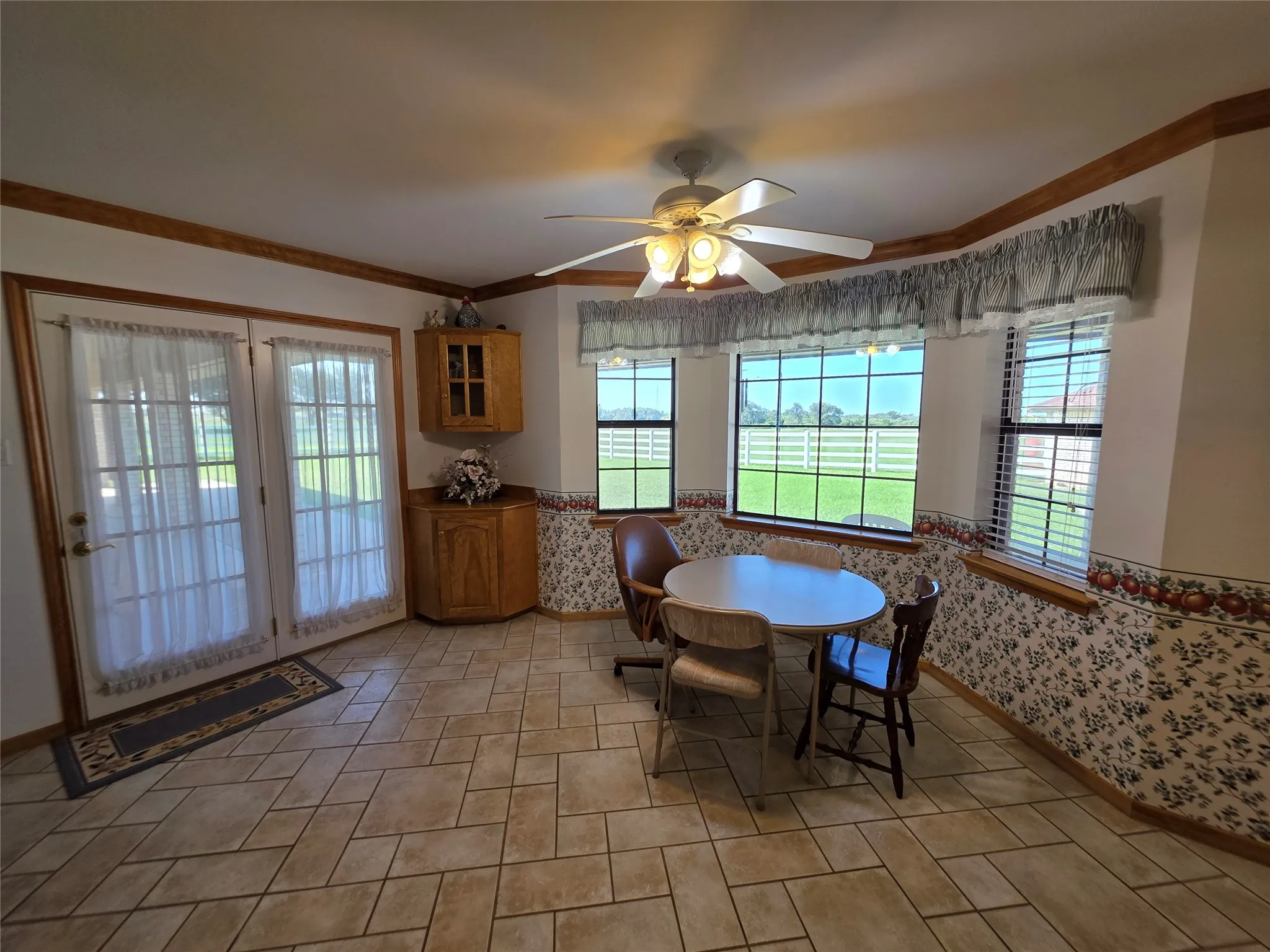 Single Family Residence For Sale in Brown County , 2195 Fm-585, Bangs, Texas 76823, 3 Bedroom, 4 Bathroom, 3 Garage spaces, 2,979 Sqft, built in 1999, Price $749,850, mls#21342829, Real Estate Agent in Bangs, Homes For Sale in Brown county, Homes For Sale in Bangs, Realtor in Bangs Texas, Real Estate Brokerage Independent Realty Texas, Luminita Cordes Realtor