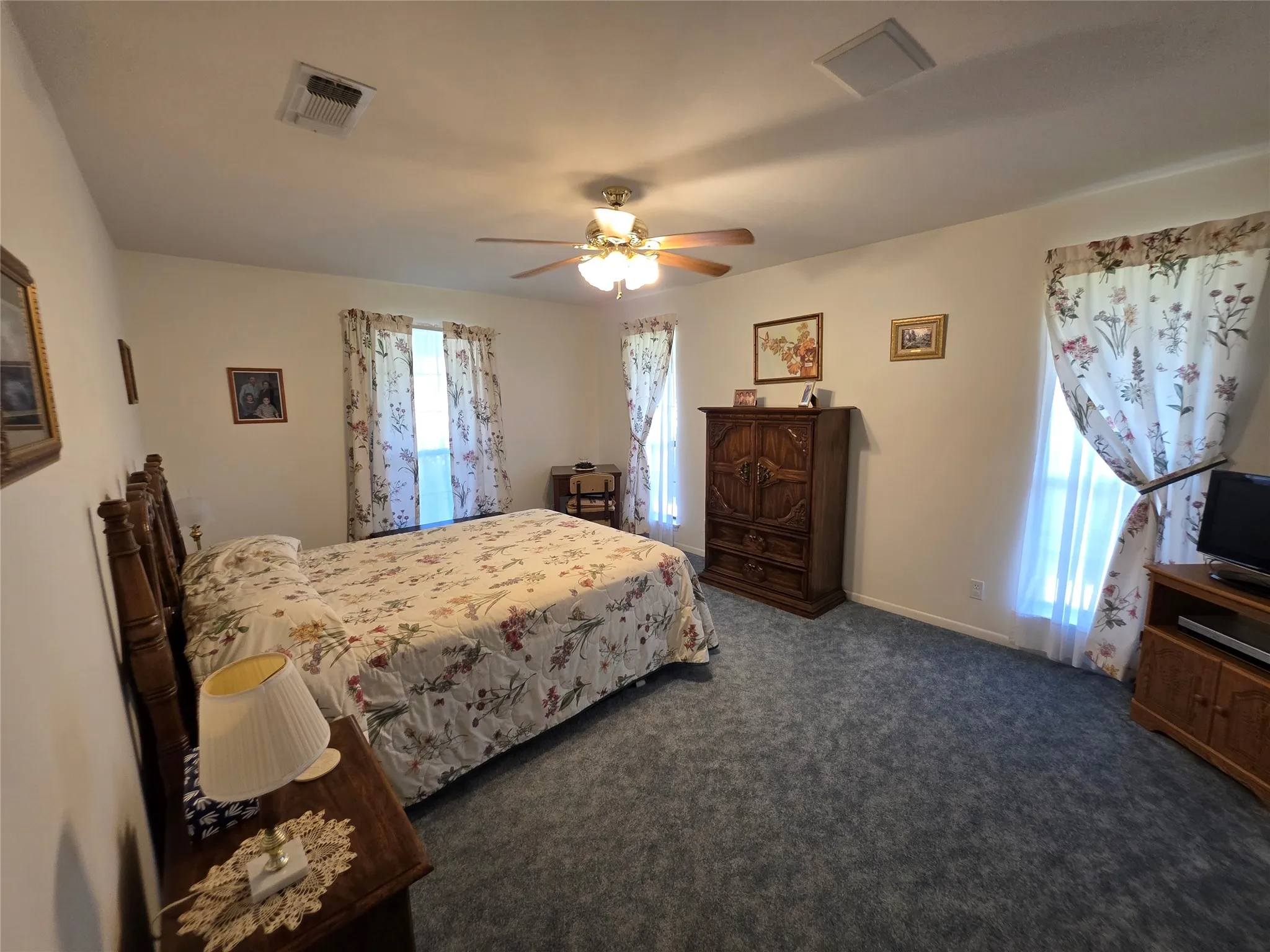 Single Family Residence For Sale in Brown County , 2195 Fm-585, Bangs, Texas 76823, 3 Bedroom, 4 Bathroom, 3 Garage spaces, 2,979 Sqft, built in 1999, Price $749,850, mls#21342829, Real Estate Agent in Bangs, Homes For Sale in Brown county, Homes For Sale in Bangs, Realtor in Bangs Texas, Real Estate Brokerage Independent Realty Texas, Luminita Cordes Realtor
