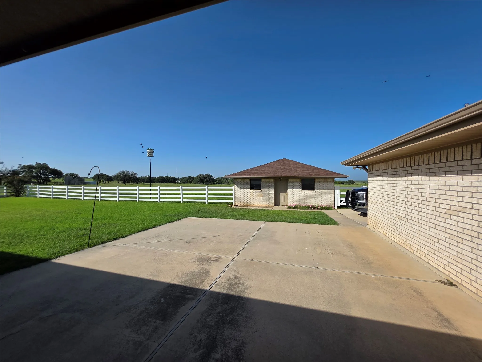 Single Family Residence For Sale in Brown County , 2195 Fm-585, Bangs, Texas 76823, 3 Bedroom, 4 Bathroom, 3 Garage spaces, 2,979 Sqft, built in 1999, Price $749,850, mls#21342829, Real Estate Agent in Bangs, Homes For Sale in Brown county, Homes For Sale in Bangs, Realtor in Bangs Texas, Real Estate Brokerage Independent Realty Texas, Luminita Cordes Realtor