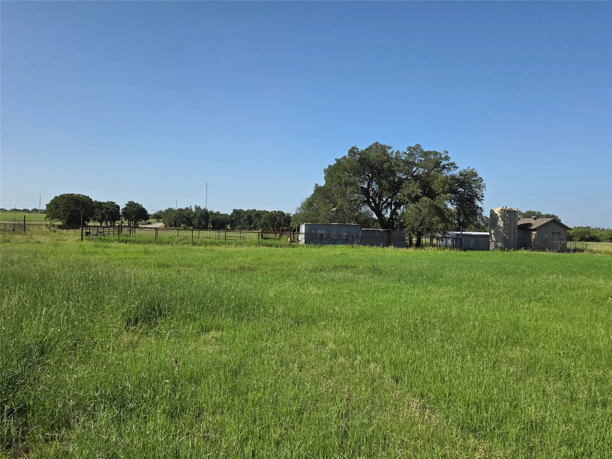 Single Family Residence For Sale in Brown County , 2195 Fm-585, Bangs, Texas 76823, 3 Bedroom, 4 Bathroom, 3 Garage spaces, 2,979 Sqft, built in 1999, Price $749,850, mls#21342829, Real Estate Agent in Bangs, Homes For Sale in Brown county, Homes For Sale in Bangs, Realtor in Bangs Texas, Real Estate Brokerage Independent Realty Texas, Luminita Cordes Realtor