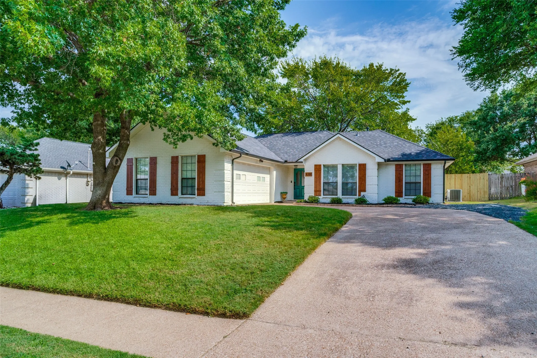 Single Family Residence For Sale in Collin County , 8201 Christie Drive, Frisco, Texas 75033, 4 Bedroom, 2 Bathroom, 2 Garage spaces, 1,546 Sqft, built in 1985, mls#21342760, Real Estate Agent in Frisco, Homes For Sale in Collin county, Homes For Sale in Frisco, Realtor in Frisco Texas, Real Estate Brokerage Independent Realty Texas, Luminita Cordes Realtor