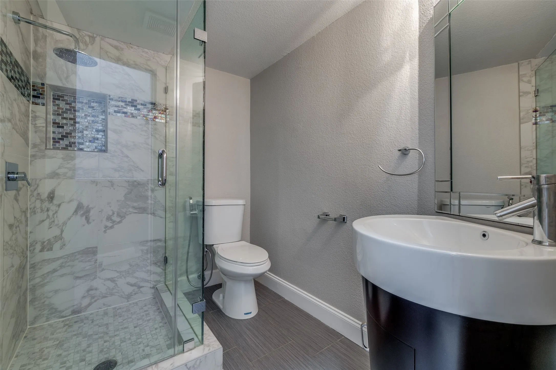 Condominium For Rent in Dallas County , 4040 Avondale Avenue 402, Dallas, Texas 75219, 3 Bedroom, 4 Bathroom, 2 Garage spaces, 2,088 Sqft, built in 1985, mls#21342845, Real Estate Agent in Dallas, Homes For Rent in Dallas county, Homes For Rent in Dallas, Realtor in Dallas Texas, Real Estate Brokerage Independent Realty Texas, Luminita Cordes Realtor