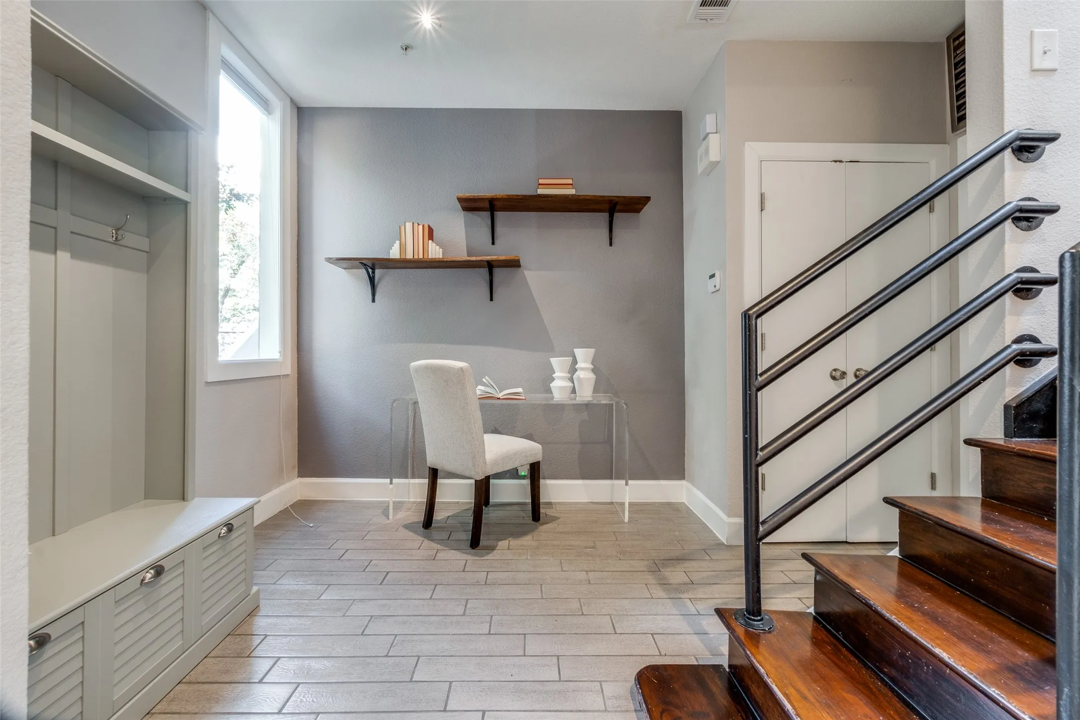 Condominium For Rent in Dallas County , 4040 Avondale Avenue 402, Dallas, Texas 75219, 3 Bedroom, 4 Bathroom, 2 Garage spaces, 2,088 Sqft, built in 1985, mls#21342845, Real Estate Agent in Dallas, Homes For Rent in Dallas county, Homes For Rent in Dallas, Realtor in Dallas Texas, Real Estate Brokerage Independent Realty Texas, Luminita Cordes Realtor