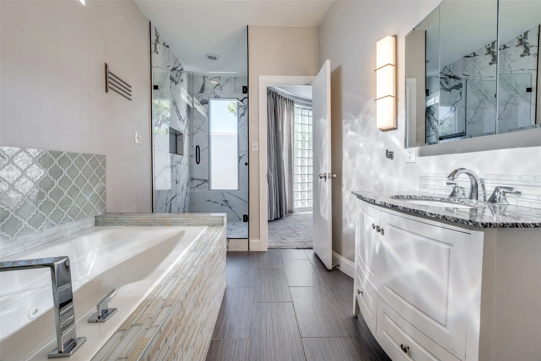 Condominium For Rent in Dallas County , 4040 Avondale Avenue 402, Dallas, Texas 75219, 3 Bedroom, 4 Bathroom, 2 Garage spaces, 2,088 Sqft, built in 1985, mls#21342845, Real Estate Agent in Dallas, Homes For Rent in Dallas county, Homes For Rent in Dallas, Realtor in Dallas Texas, Real Estate Brokerage Independent Realty Texas, Luminita Cordes Realtor
