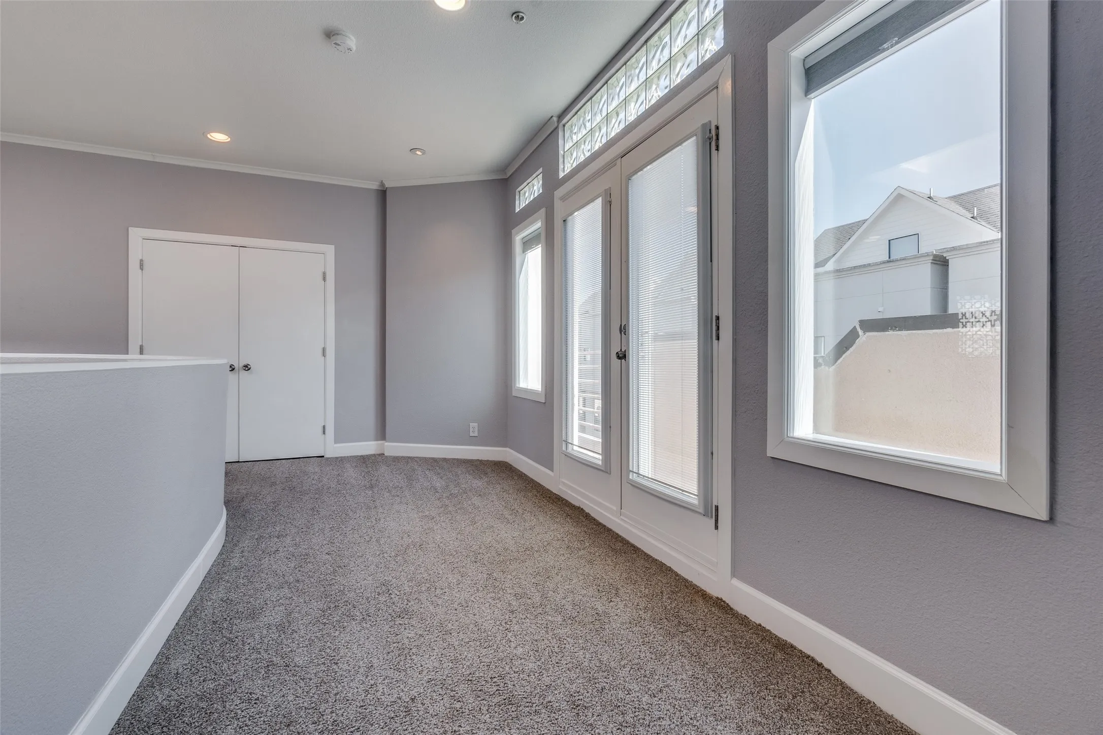 Condominium For Rent in Dallas County , 4040 Avondale Avenue 402, Dallas, Texas 75219, 3 Bedroom, 4 Bathroom, 2 Garage spaces, 2,088 Sqft, built in 1985, mls#21342845, Real Estate Agent in Dallas, Homes For Rent in Dallas county, Homes For Rent in Dallas, Realtor in Dallas Texas, Real Estate Brokerage Independent Realty Texas, Luminita Cordes Realtor