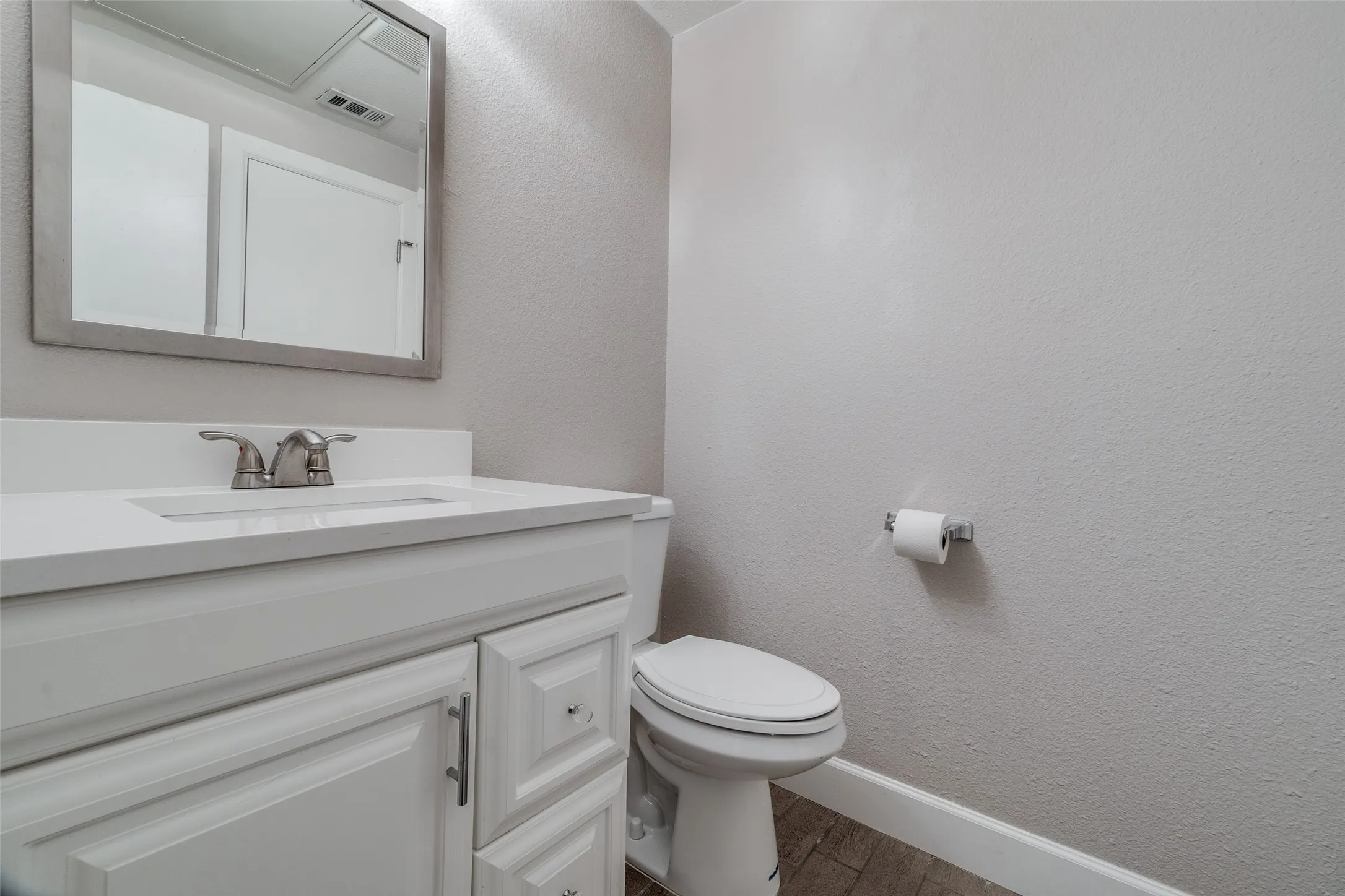 Condominium For Rent in Dallas County , 4040 Avondale Avenue 402, Dallas, Texas 75219, 3 Bedroom, 4 Bathroom, 2 Garage spaces, 2,088 Sqft, built in 1985, mls#21342845, Real Estate Agent in Dallas, Homes For Rent in Dallas county, Homes For Rent in Dallas, Realtor in Dallas Texas, Real Estate Brokerage Independent Realty Texas, Luminita Cordes Realtor