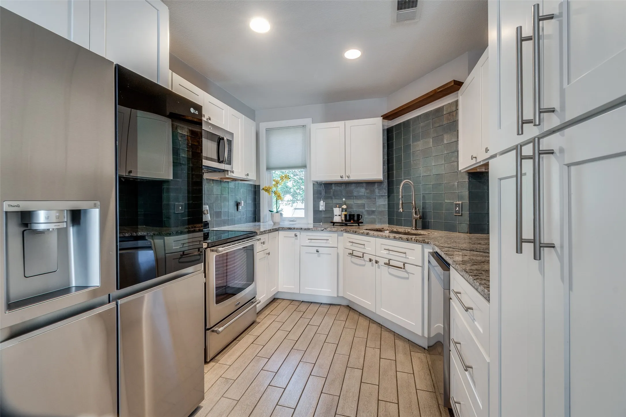 Condominium For Rent in Dallas County , 4040 Avondale Avenue 402, Dallas, Texas 75219, 3 Bedroom, 4 Bathroom, 2 Garage spaces, 2,088 Sqft, built in 1985, mls#21342845, Real Estate Agent in Dallas, Homes For Rent in Dallas county, Homes For Rent in Dallas, Realtor in Dallas Texas, Real Estate Brokerage Independent Realty Texas, Luminita Cordes Realtor