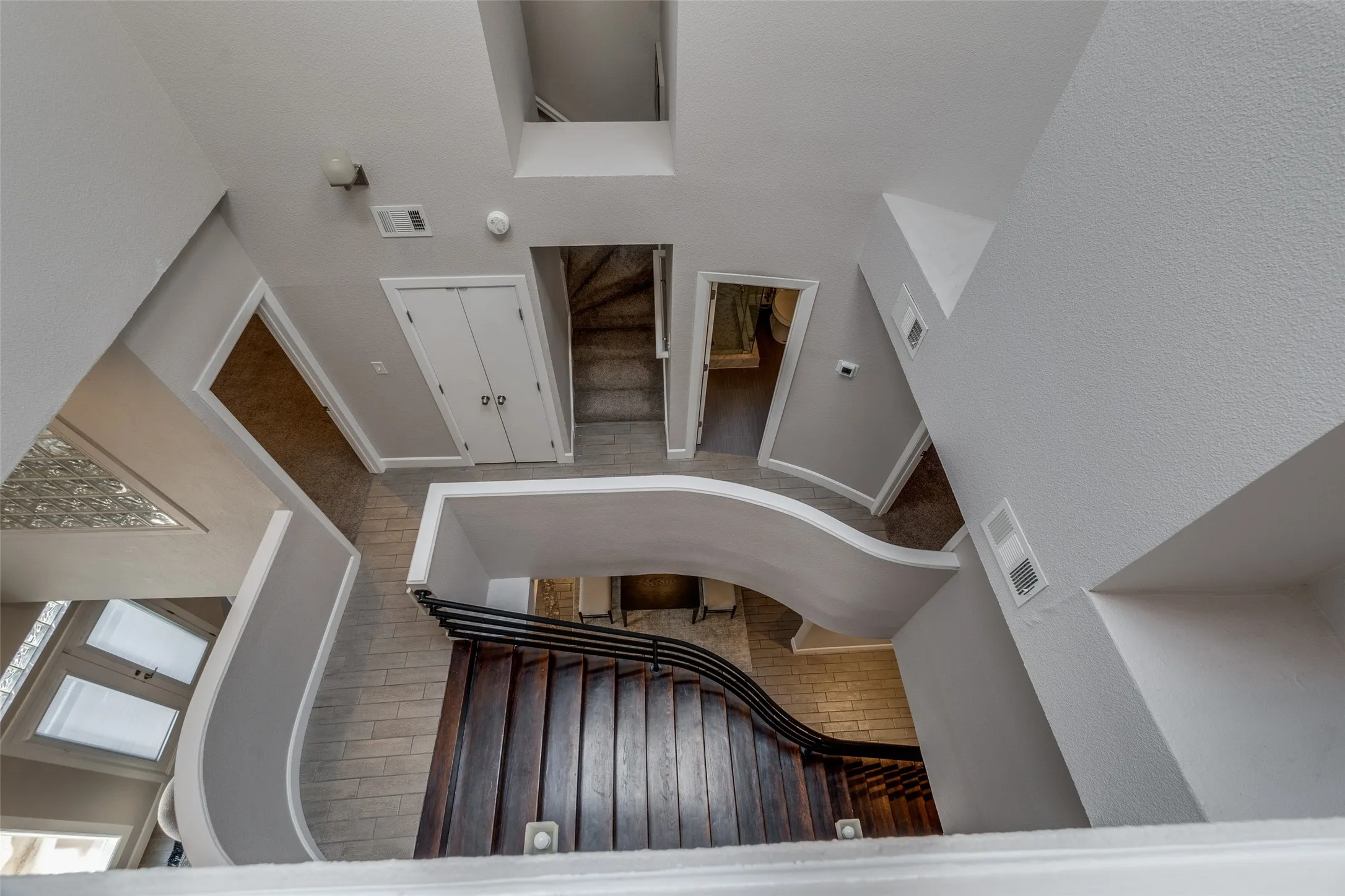 Condominium For Rent in Dallas County , 4040 Avondale Avenue 402, Dallas, Texas 75219, 3 Bedroom, 4 Bathroom, 2 Garage spaces, 2,088 Sqft, built in 1985, mls#21342845, Real Estate Agent in Dallas, Homes For Rent in Dallas county, Homes For Rent in Dallas, Realtor in Dallas Texas, Real Estate Brokerage Independent Realty Texas, Luminita Cordes Realtor