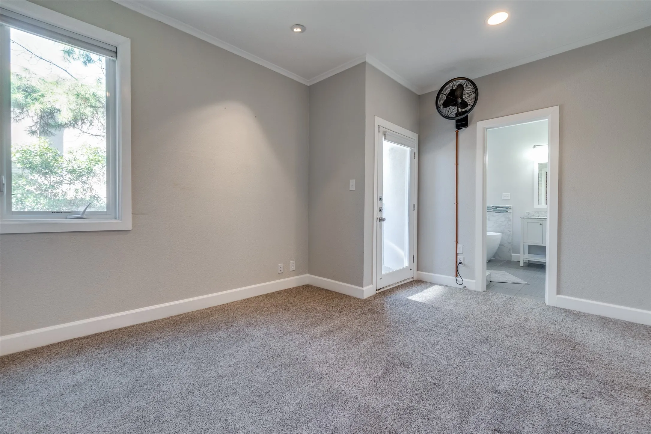 Condominium For Rent in Dallas County , 4040 Avondale Avenue 402, Dallas, Texas 75219, 3 Bedroom, 4 Bathroom, 2 Garage spaces, 2,088 Sqft, built in 1985, mls#21342845, Real Estate Agent in Dallas, Homes For Rent in Dallas county, Homes For Rent in Dallas, Realtor in Dallas Texas, Real Estate Brokerage Independent Realty Texas, Luminita Cordes Realtor