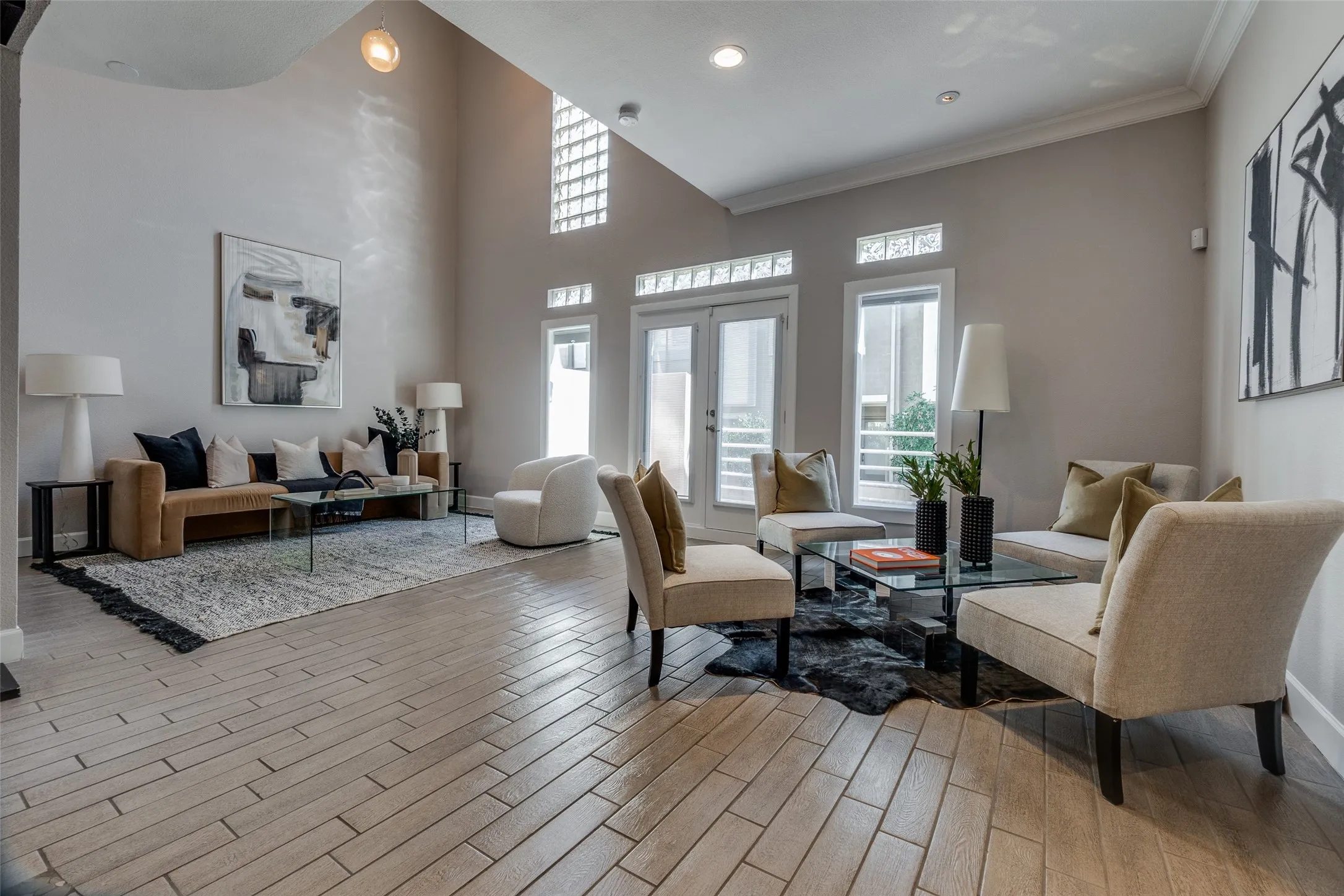Condominium For Rent in Dallas County , 4040 Avondale Avenue 402, Dallas, Texas 75219, 3 Bedroom, 4 Bathroom, 2 Garage spaces, 2,088 Sqft, built in 1985, mls#21342845, Real Estate Agent in Dallas, Homes For Rent in Dallas county, Homes For Rent in Dallas, Realtor in Dallas Texas, Real Estate Brokerage Independent Realty Texas, Luminita Cordes Realtor