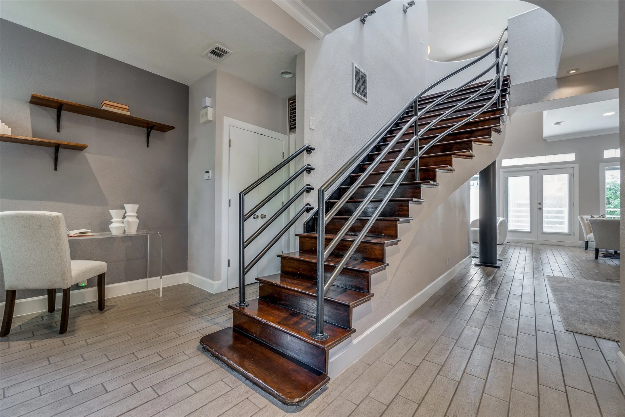 Condominium For Rent in Dallas County , 4040 Avondale Avenue 402, Dallas, Texas 75219, 3 Bedroom, 4 Bathroom, 2 Garage spaces, 2,088 Sqft, built in 1985, mls#21342845, Real Estate Agent in Dallas, Homes For Rent in Dallas county, Homes For Rent in Dallas, Realtor in Dallas Texas, Real Estate Brokerage Independent Realty Texas, Luminita Cordes Realtor