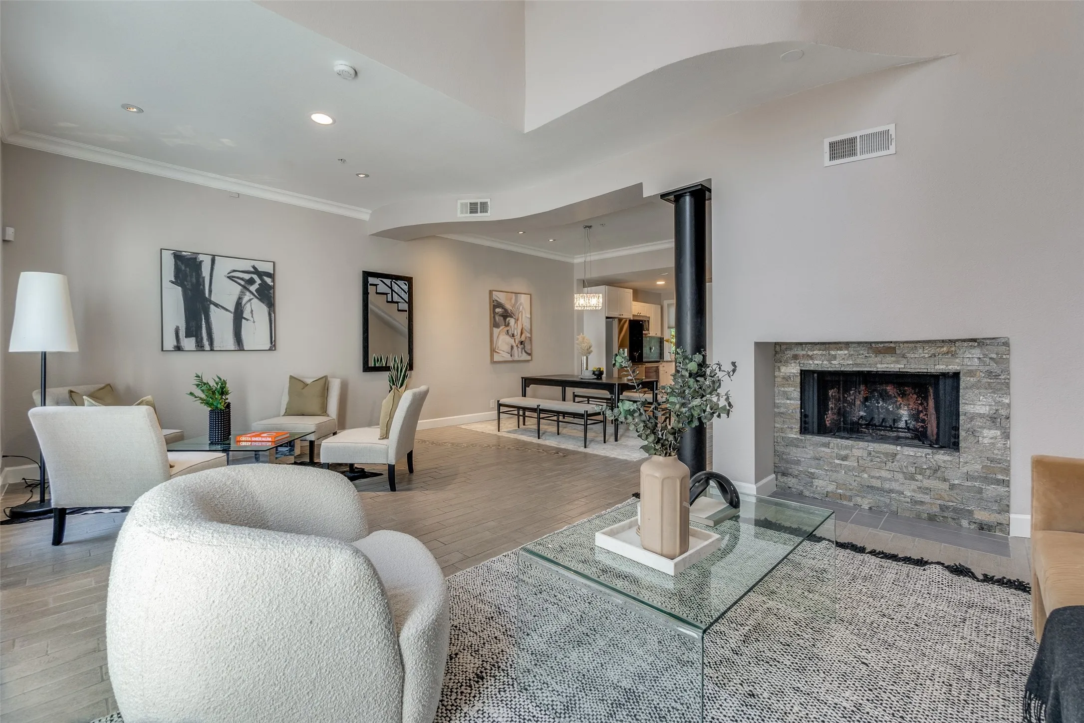 Condominium For Rent in Dallas County , 4040 Avondale Avenue 402, Dallas, Texas 75219, 3 Bedroom, 4 Bathroom, 2 Garage spaces, 2,088 Sqft, built in 1985, mls#21342845, Real Estate Agent in Dallas, Homes For Rent in Dallas county, Homes For Rent in Dallas, Realtor in Dallas Texas, Real Estate Brokerage Independent Realty Texas, Luminita Cordes Realtor