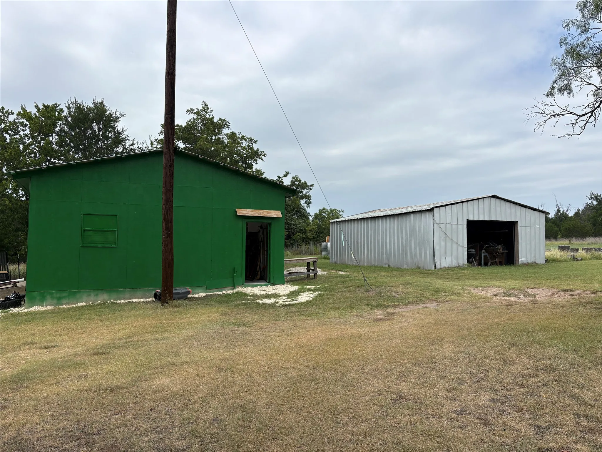 Single Family Residence For Sale in Bosque County , 109 PR 2400, Iredell, Texas 76649, 1 Bedroom, 2 Bathrooms, Garage spaces, 600 Sqft, built in 2022, Price $425,000, mls#21342871, Real Estate Agent in Iredell, Homes For Sale in Bosque county, Homes For Sale in Iredell, Realtor in Iredell Texas, Real Estate Brokerage Independent Realty Texas, Luminita Cordes Realtor