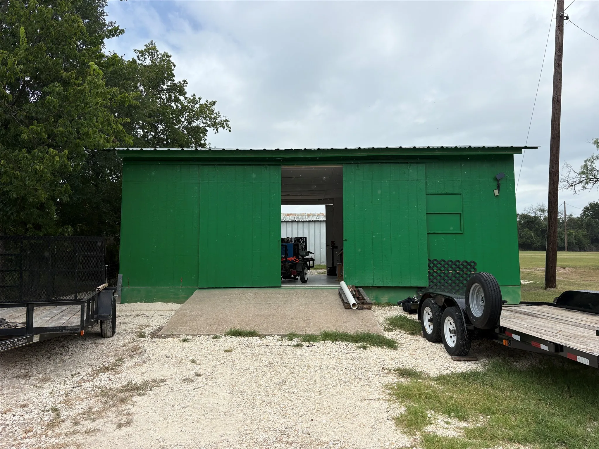 Single Family Residence For Sale in Bosque County , 109 PR 2400, Iredell, Texas 76649, 1 Bedroom, 2 Bathrooms, Garage spaces, 600 Sqft, built in 2022, Price $425,000, mls#21342871, Real Estate Agent in Iredell, Homes For Sale in Bosque county, Homes For Sale in Iredell, Realtor in Iredell Texas, Real Estate Brokerage Independent Realty Texas, Luminita Cordes Realtor