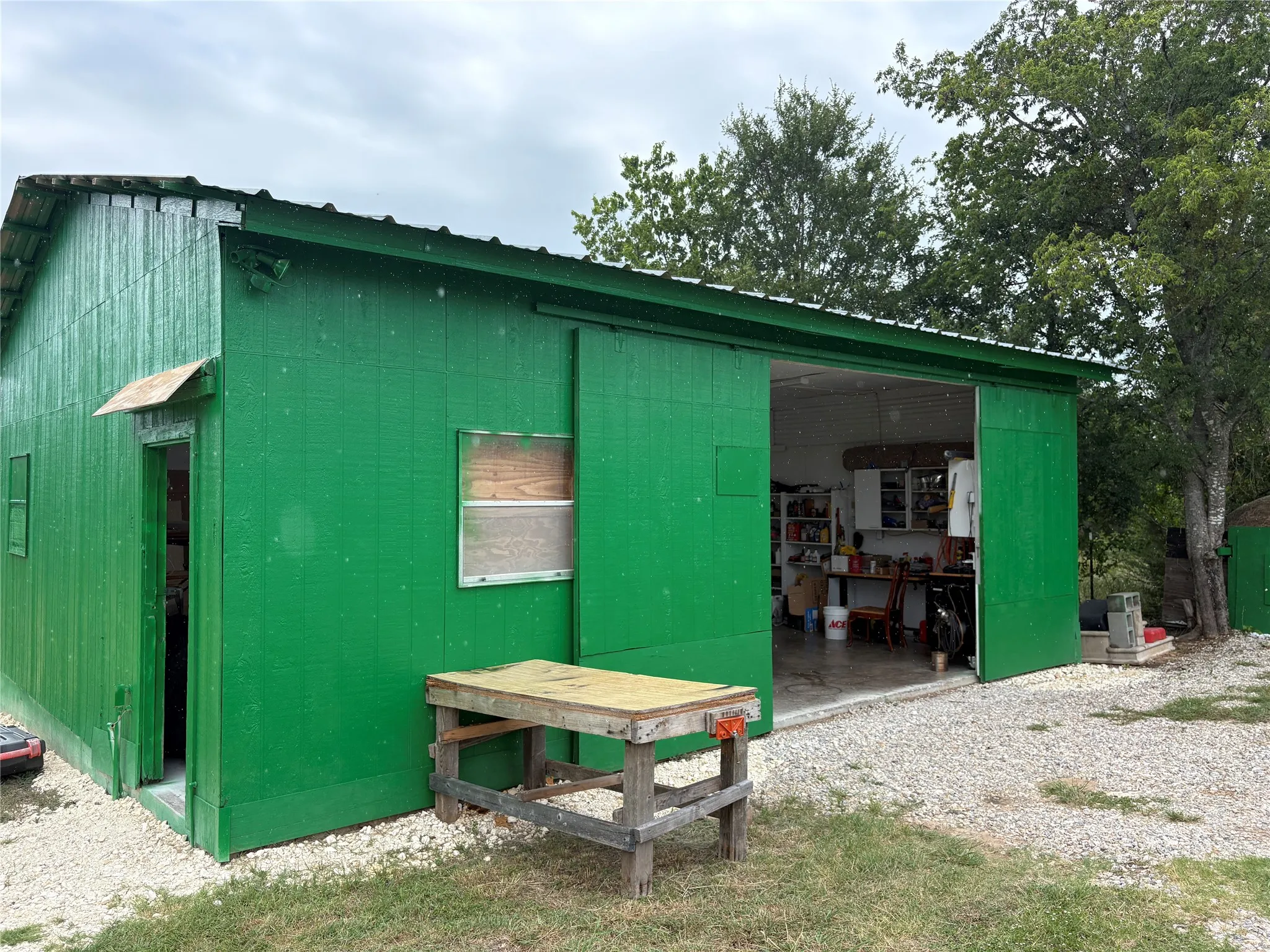 Single Family Residence For Sale in Bosque County , 109 PR 2400, Iredell, Texas 76649, 1 Bedroom, 2 Bathrooms, Garage spaces, 600 Sqft, built in 2022, Price $425,000, mls#21342871, Real Estate Agent in Iredell, Homes For Sale in Bosque county, Homes For Sale in Iredell, Realtor in Iredell Texas, Real Estate Brokerage Independent Realty Texas, Luminita Cordes Realtor