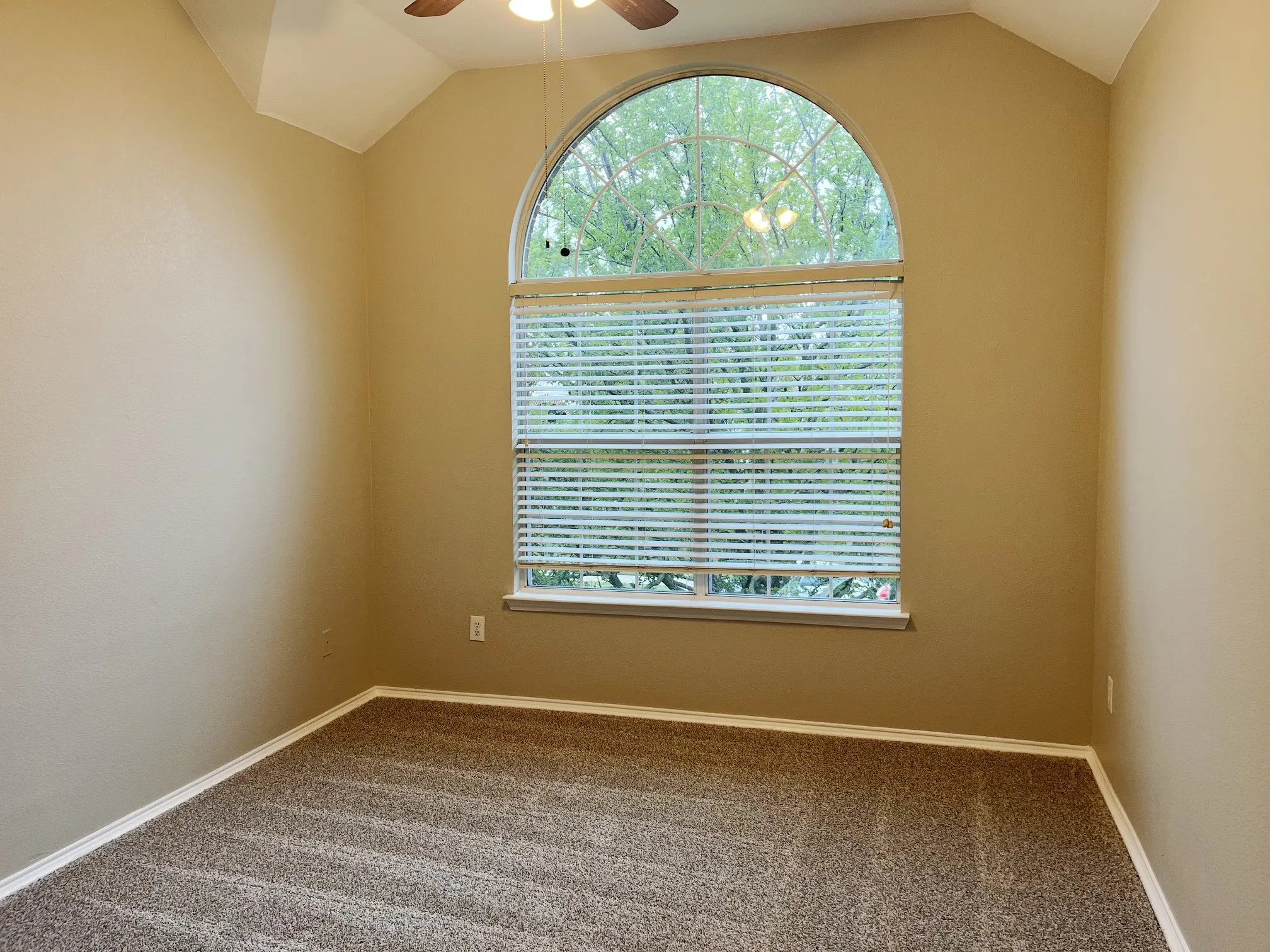 Single Family Residence For Sale in Collin County , 9305 Clearview Drive, Mc Kinney, Texas 75072, 4 Bedroom, 3 Bathroom, 2 Garage spaces, 2,279 Sqft, built in 2006, mls#21339991, Real Estate Agent in Mc Kinney, Homes For Sale in Collin county, Homes For Sale in Mc Kinney, Realtor in Mc Kinney Texas, Real Estate Brokerage Independent Realty Texas, Luminita Cordes Realtor