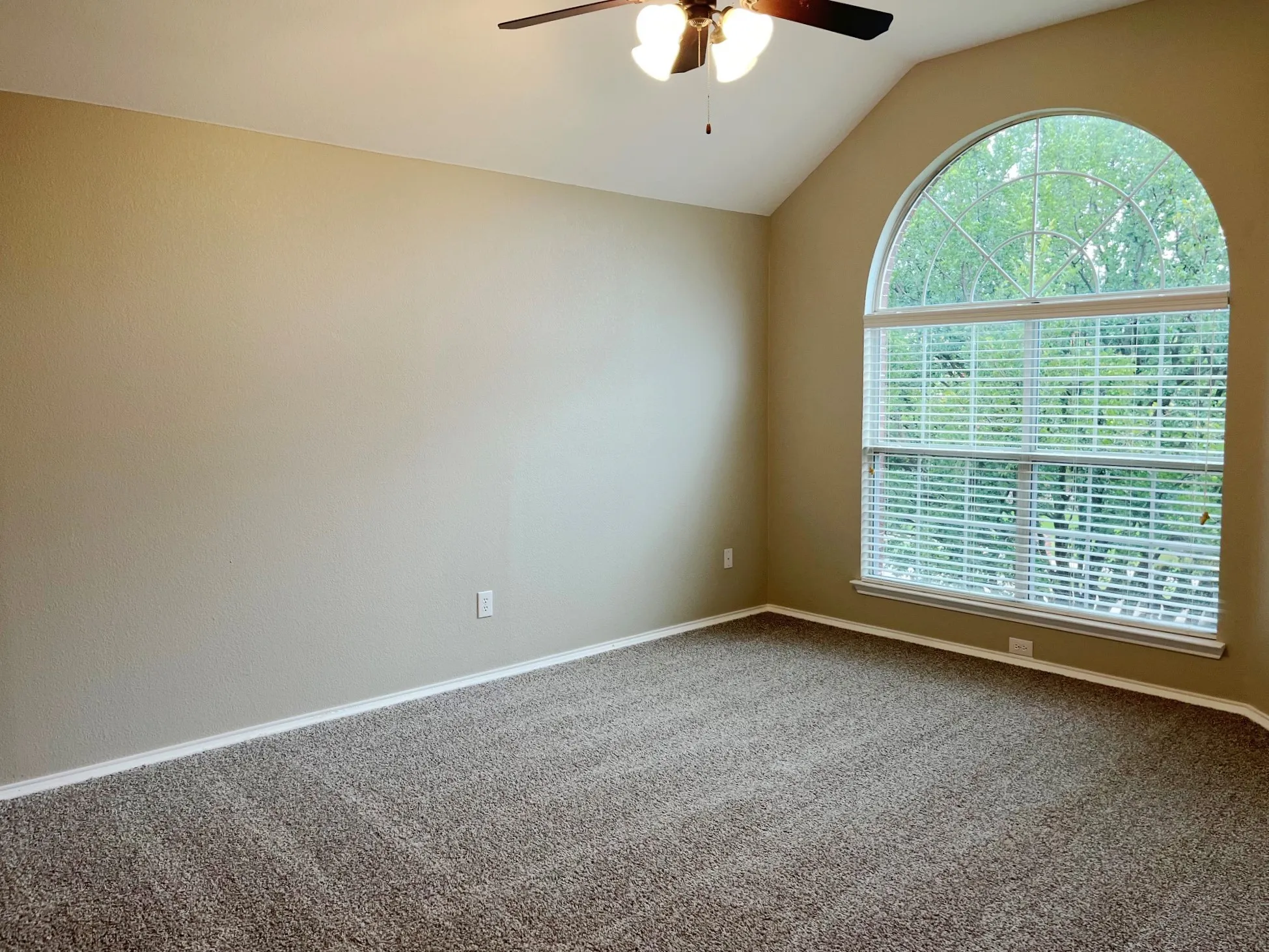 Single Family Residence For Sale in Collin County , 9305 Clearview Drive, Mc Kinney, Texas 75072, 4 Bedroom, 3 Bathroom, 2 Garage spaces, 2,279 Sqft, built in 2006, mls#21339991, Real Estate Agent in Mc Kinney, Homes For Sale in Collin county, Homes For Sale in Mc Kinney, Realtor in Mc Kinney Texas, Real Estate Brokerage Independent Realty Texas, Luminita Cordes Realtor