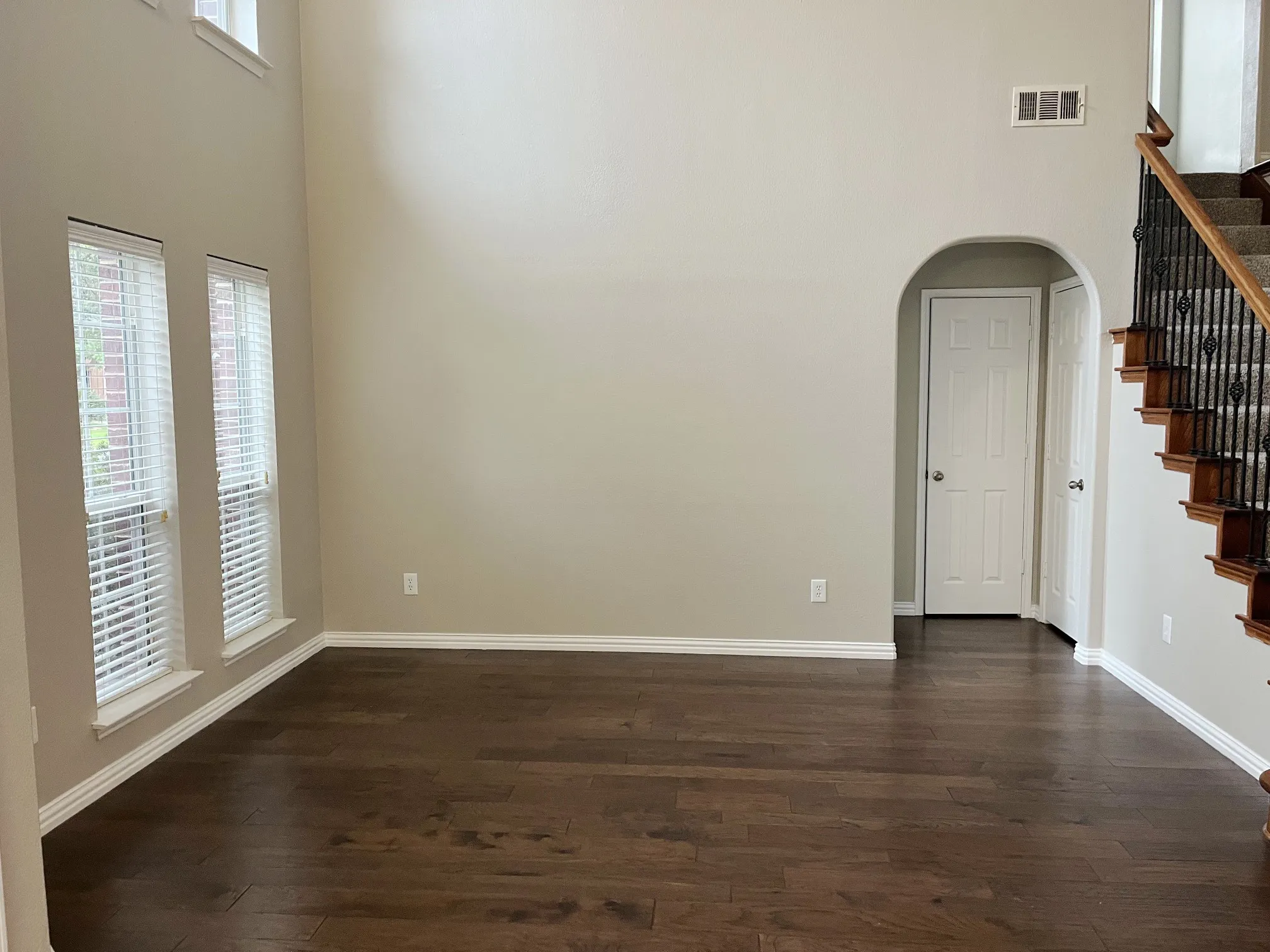 Single Family Residence For Sale in Collin County , 9305 Clearview Drive, Mc Kinney, Texas 75072, 4 Bedroom, 3 Bathroom, 2 Garage spaces, 2,279 Sqft, built in 2006, mls#21339991, Real Estate Agent in Mc Kinney, Homes For Sale in Collin county, Homes For Sale in Mc Kinney, Realtor in Mc Kinney Texas, Real Estate Brokerage Independent Realty Texas, Luminita Cordes Realtor