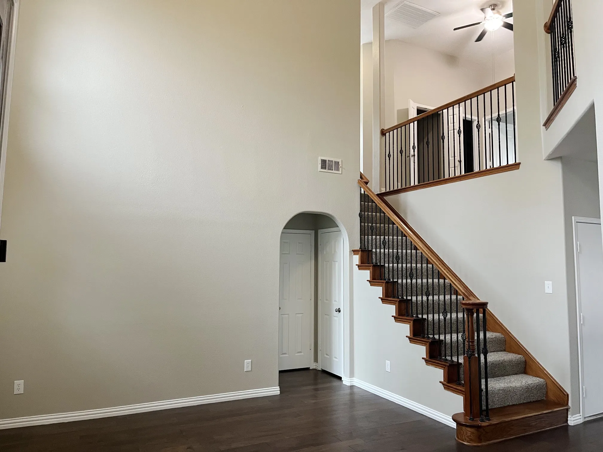 Single Family Residence For Sale in Collin County , 9305 Clearview Drive, Mc Kinney, Texas 75072, 4 Bedroom, 3 Bathroom, 2 Garage spaces, 2,279 Sqft, built in 2006, mls#21339991, Real Estate Agent in Mc Kinney, Homes For Sale in Collin county, Homes For Sale in Mc Kinney, Realtor in Mc Kinney Texas, Real Estate Brokerage Independent Realty Texas, Luminita Cordes Realtor
