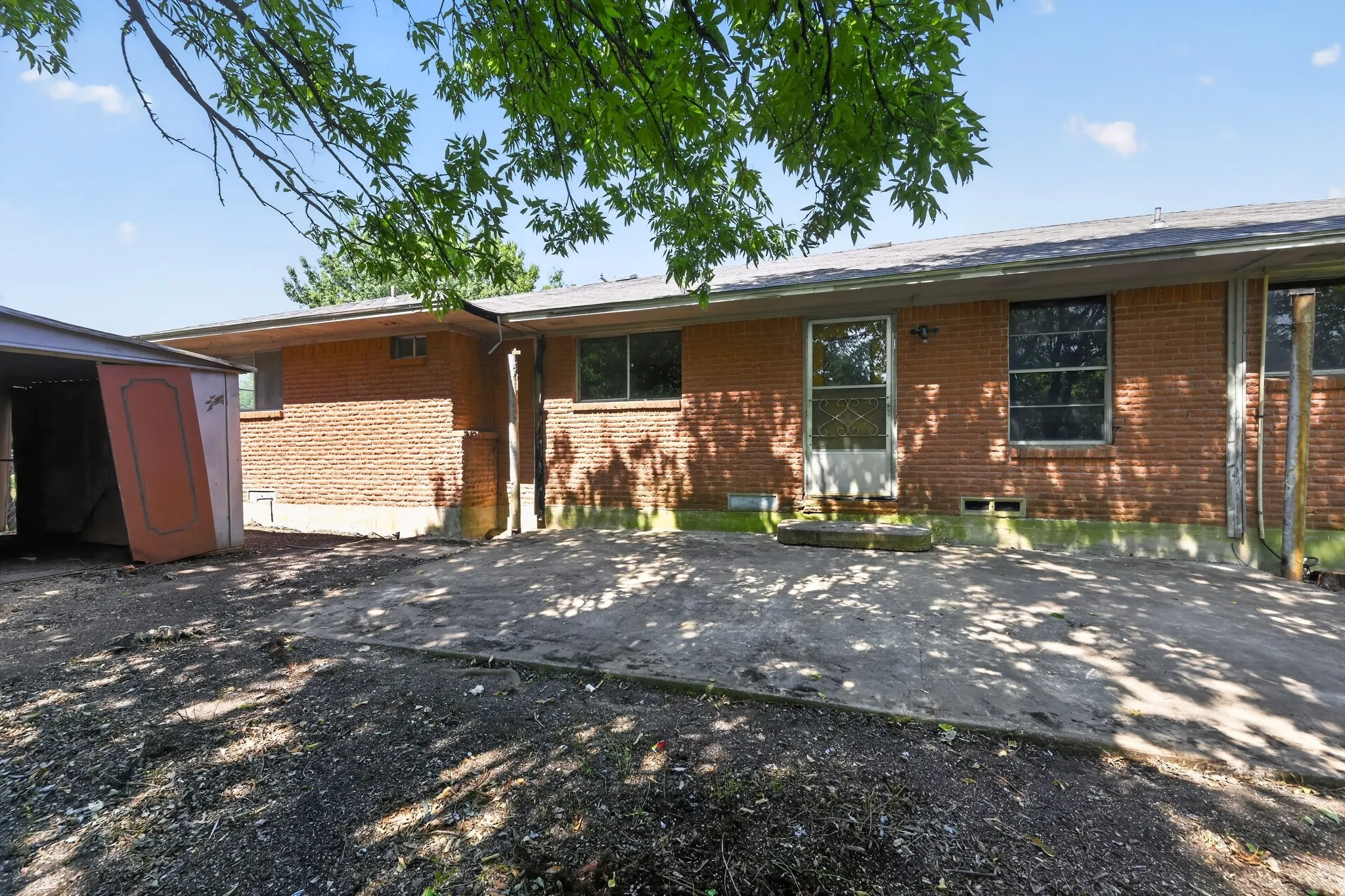 Single Family Residence For Sale in Dallas County , 926 SE 5th Street, Grand Prairie, Texas 75051, 3 Bedroom, 2 Bathroom, 2 Garage spaces, 1,392 Sqft, built in 1964, mls#21342826, Real Estate Agent in Grand Prairie, Homes For Sale in Dallas county, Homes For Sale in Grand Prairie, Realtor in Grand Prairie Texas, Real Estate Brokerage Independent Realty Texas, Luminita Cordes Realtor