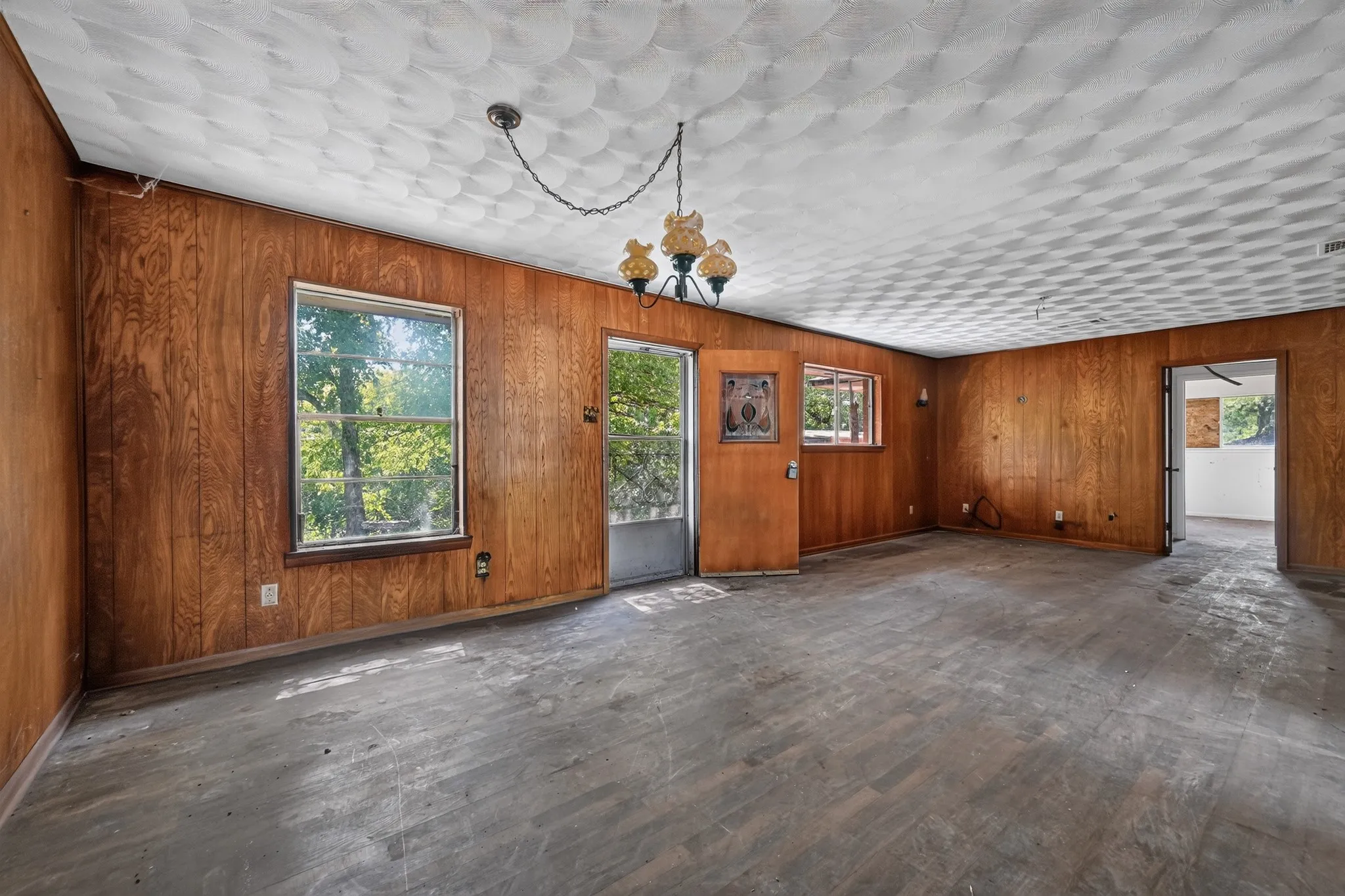 Single Family Residence For Sale in Dallas County , 926 SE 5th Street, Grand Prairie, Texas 75051, 3 Bedroom, 2 Bathroom, 2 Garage spaces, 1,392 Sqft, built in 1964, mls#21342826, Real Estate Agent in Grand Prairie, Homes For Sale in Dallas county, Homes For Sale in Grand Prairie, Realtor in Grand Prairie Texas, Real Estate Brokerage Independent Realty Texas, Luminita Cordes Realtor