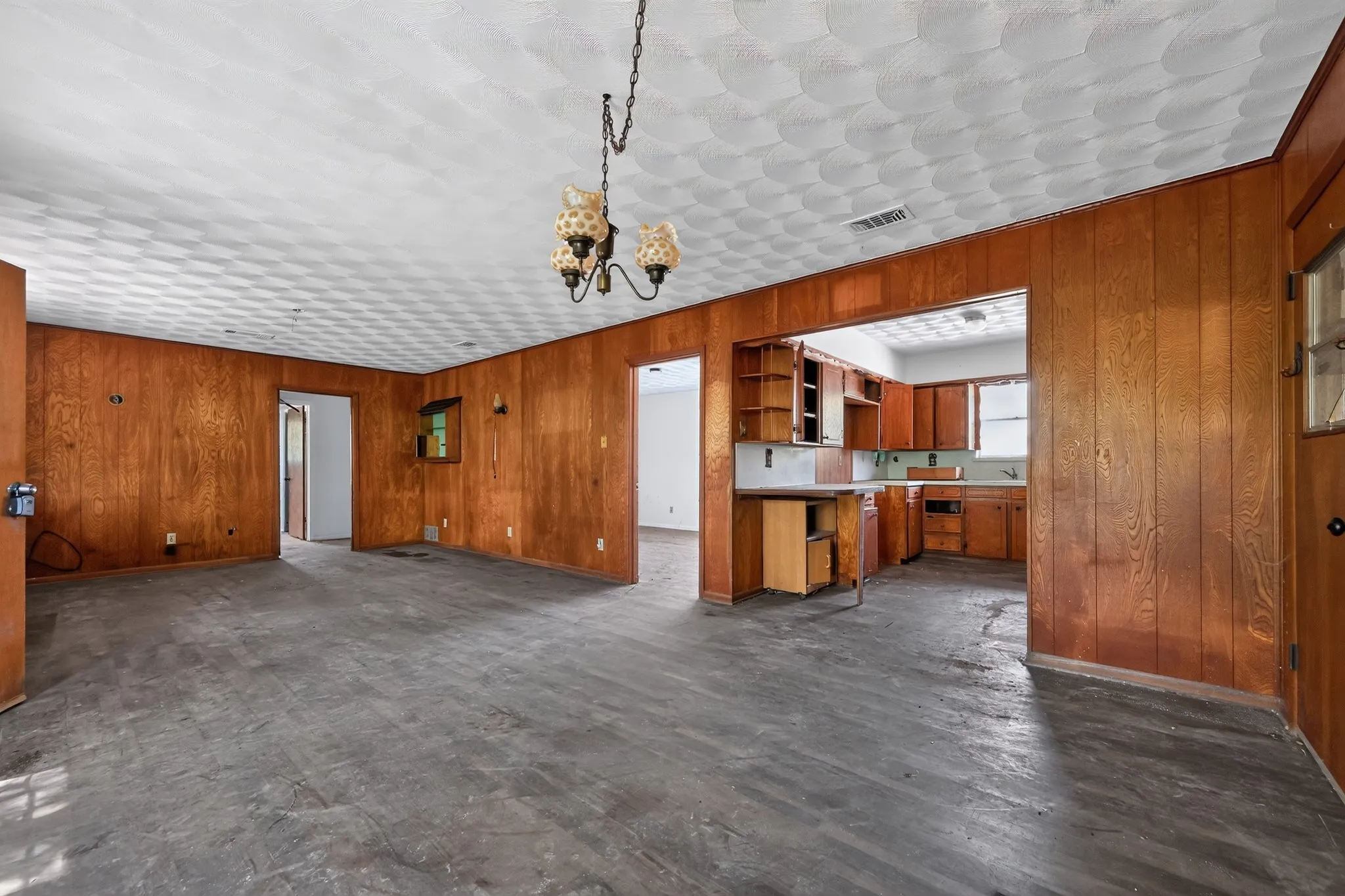 Single Family Residence For Sale in Dallas County , 926 SE 5th Street, Grand Prairie, Texas 75051, 3 Bedroom, 2 Bathroom, 2 Garage spaces, 1,392 Sqft, built in 1964, mls#21342826, Real Estate Agent in Grand Prairie, Homes For Sale in Dallas county, Homes For Sale in Grand Prairie, Realtor in Grand Prairie Texas, Real Estate Brokerage Independent Realty Texas, Luminita Cordes Realtor