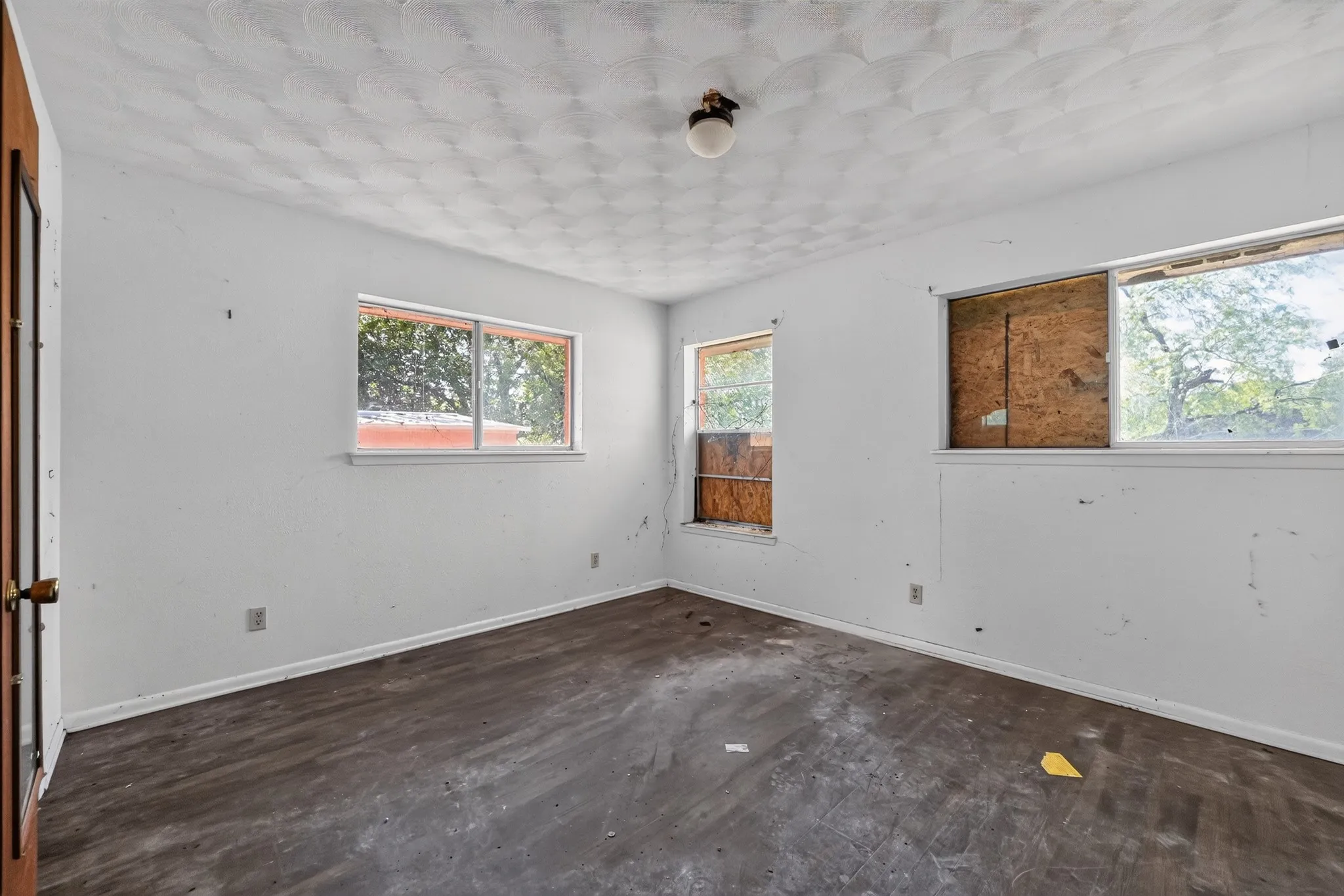 Single Family Residence For Sale in Dallas County , 926 SE 5th Street, Grand Prairie, Texas 75051, 3 Bedroom, 2 Bathroom, 2 Garage spaces, 1,392 Sqft, built in 1964, mls#21342826, Real Estate Agent in Grand Prairie, Homes For Sale in Dallas county, Homes For Sale in Grand Prairie, Realtor in Grand Prairie Texas, Real Estate Brokerage Independent Realty Texas, Luminita Cordes Realtor