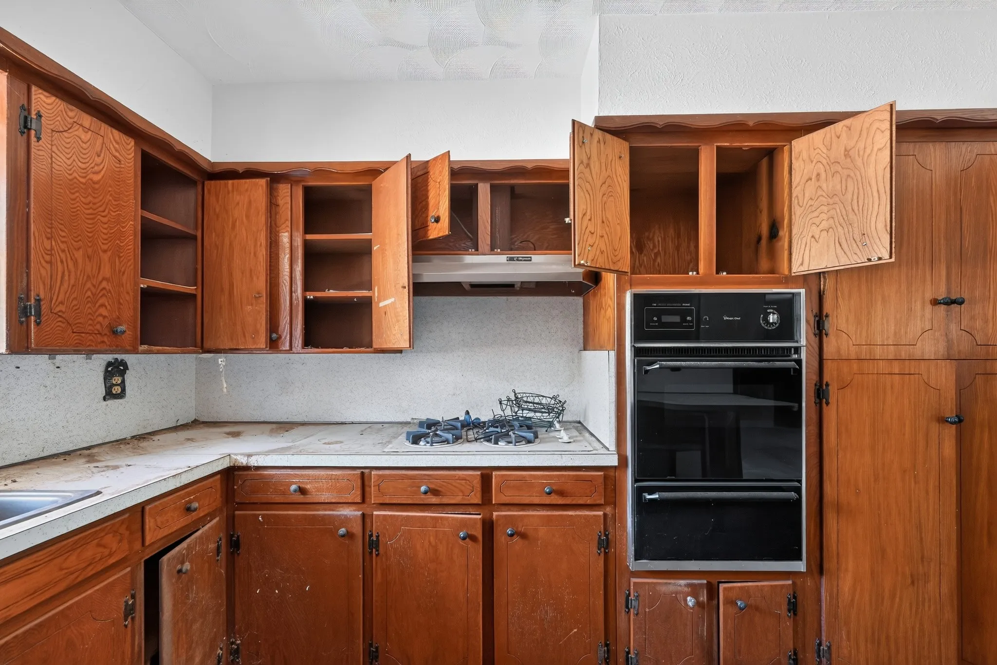 Single Family Residence For Sale in Dallas County , 926 SE 5th Street, Grand Prairie, Texas 75051, 3 Bedroom, 2 Bathroom, 2 Garage spaces, 1,392 Sqft, built in 1964, mls#21342826, Real Estate Agent in Grand Prairie, Homes For Sale in Dallas county, Homes For Sale in Grand Prairie, Realtor in Grand Prairie Texas, Real Estate Brokerage Independent Realty Texas, Luminita Cordes Realtor