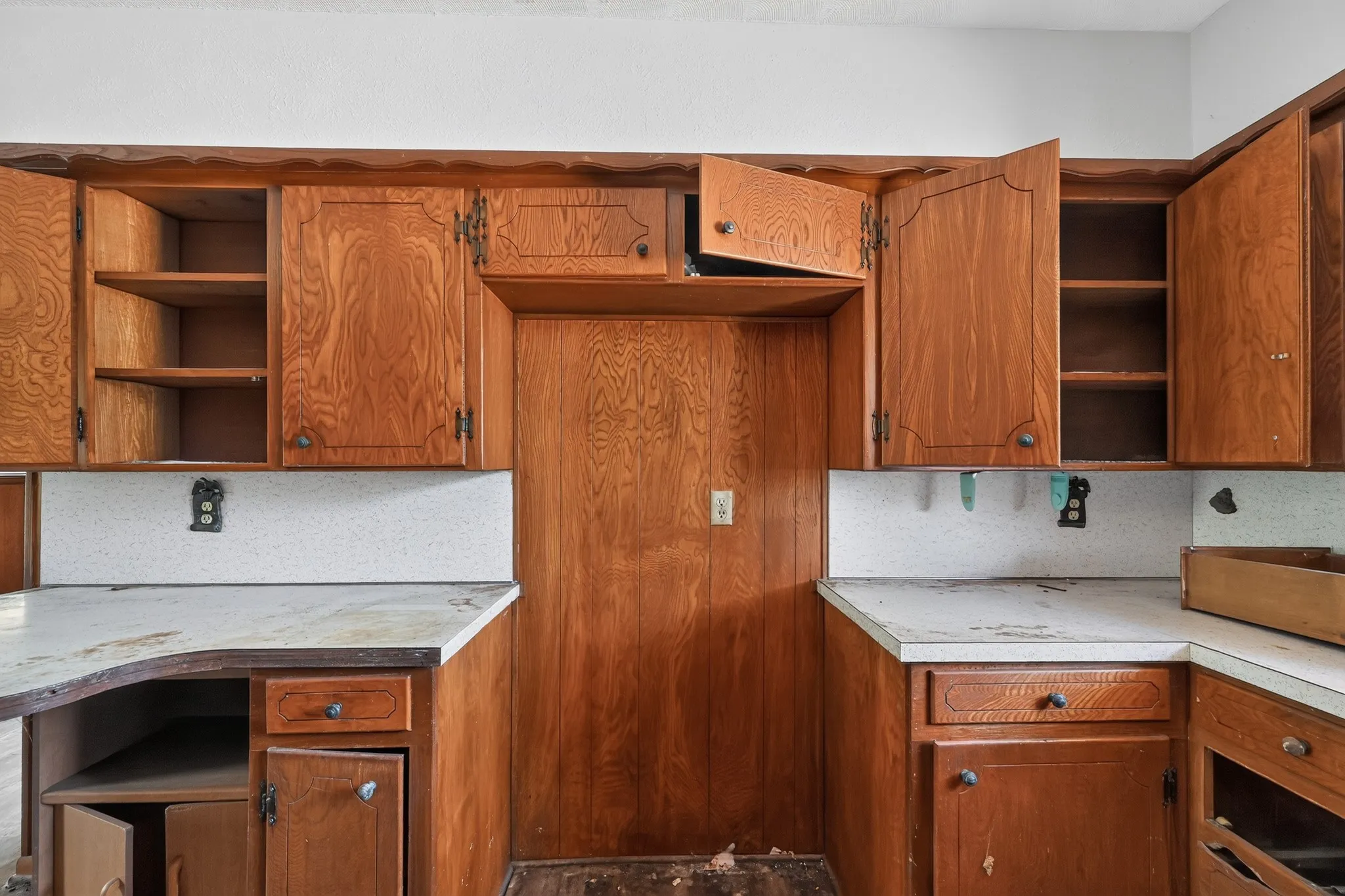 Single Family Residence For Sale in Dallas County , 926 SE 5th Street, Grand Prairie, Texas 75051, 3 Bedroom, 2 Bathroom, 2 Garage spaces, 1,392 Sqft, built in 1964, mls#21342826, Real Estate Agent in Grand Prairie, Homes For Sale in Dallas county, Homes For Sale in Grand Prairie, Realtor in Grand Prairie Texas, Real Estate Brokerage Independent Realty Texas, Luminita Cordes Realtor